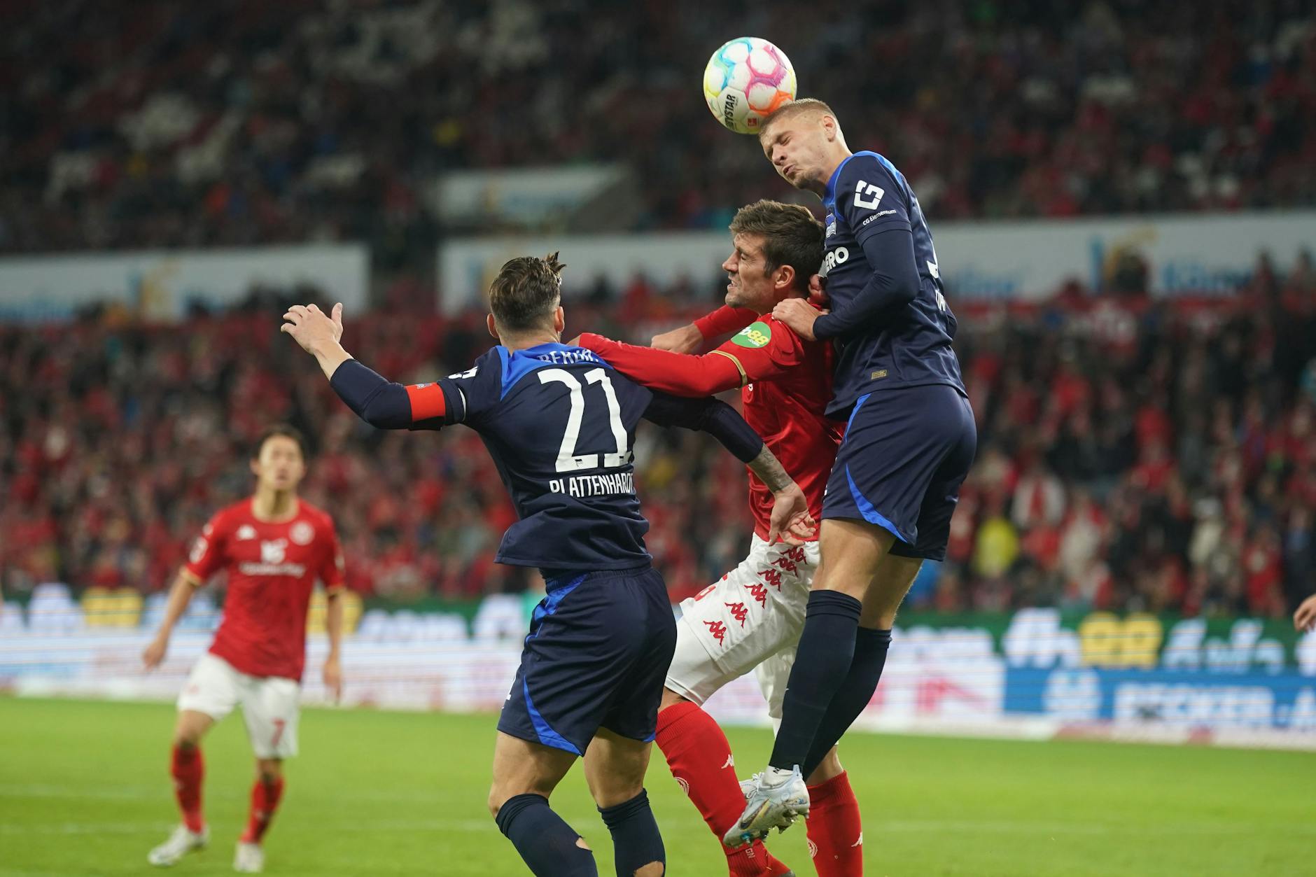 Letztmals länger auf dem Platz stand Marton Dardai beim 1:1 in Mainz, als er Mitte September 45 Minuten ran durfte und Hertha BSC mit seiner Größe in der Abwehr einen Vorteil verschaffte.