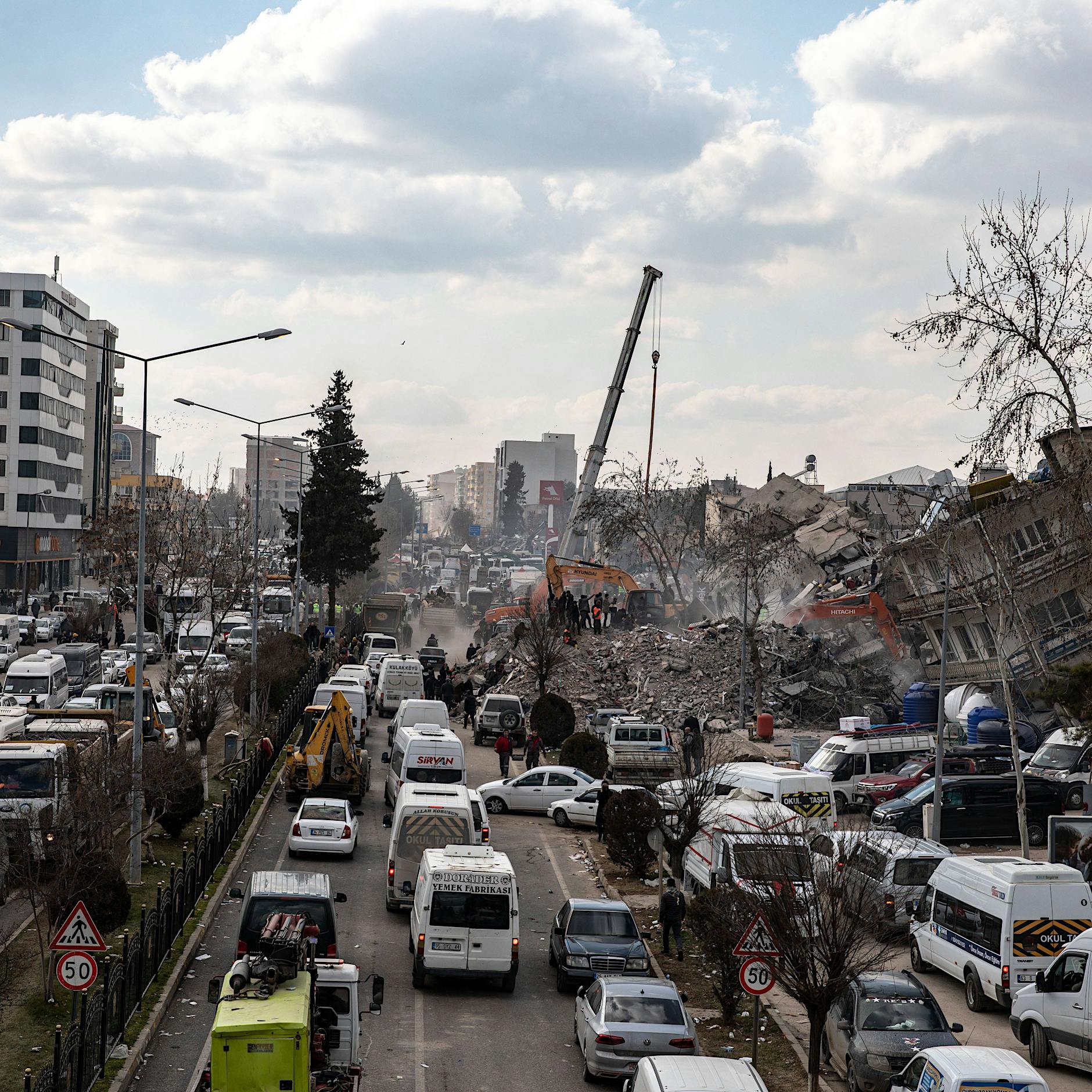 Berichte von Schüssen und Aggression: Deutsche Retter unterbrechen Erdbebenhilfe