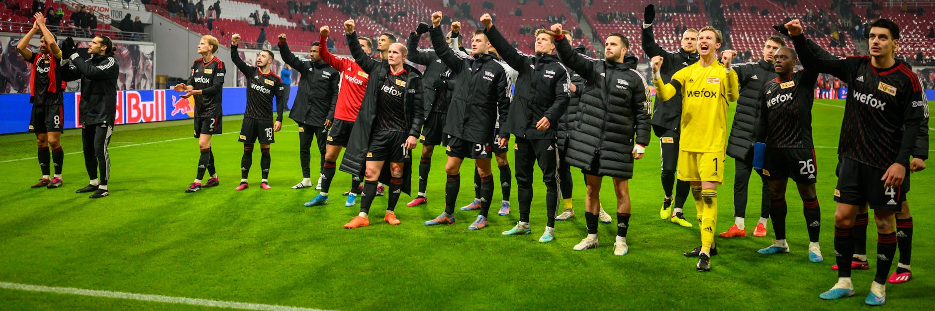 Die Spieler des 1. FC Union Berlin feiern den 2:1-Sieg bei RB Leipzig. Zum fünften Mal in Folge zwingen sie die Roten Bullen in der Liga in die Knie. Was kommt als Nächstes?