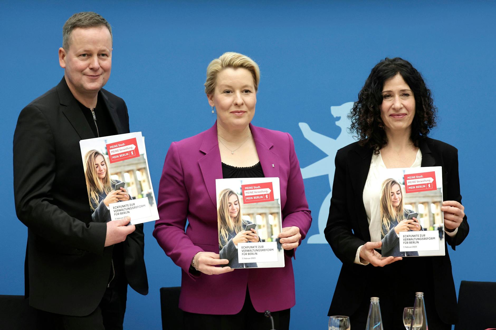 Klaus Lederer, Senator für Kultur und Europa, Franziska Giffey, Regierende Bürgermeisterin von Berlin, Bettina Jarasch, Senatorin fuer Umwelt, Mobilität, Verbraucher- und Klimaschutz, PK zu den Eckpunkten für die Reform der Berliner Verwaltung.