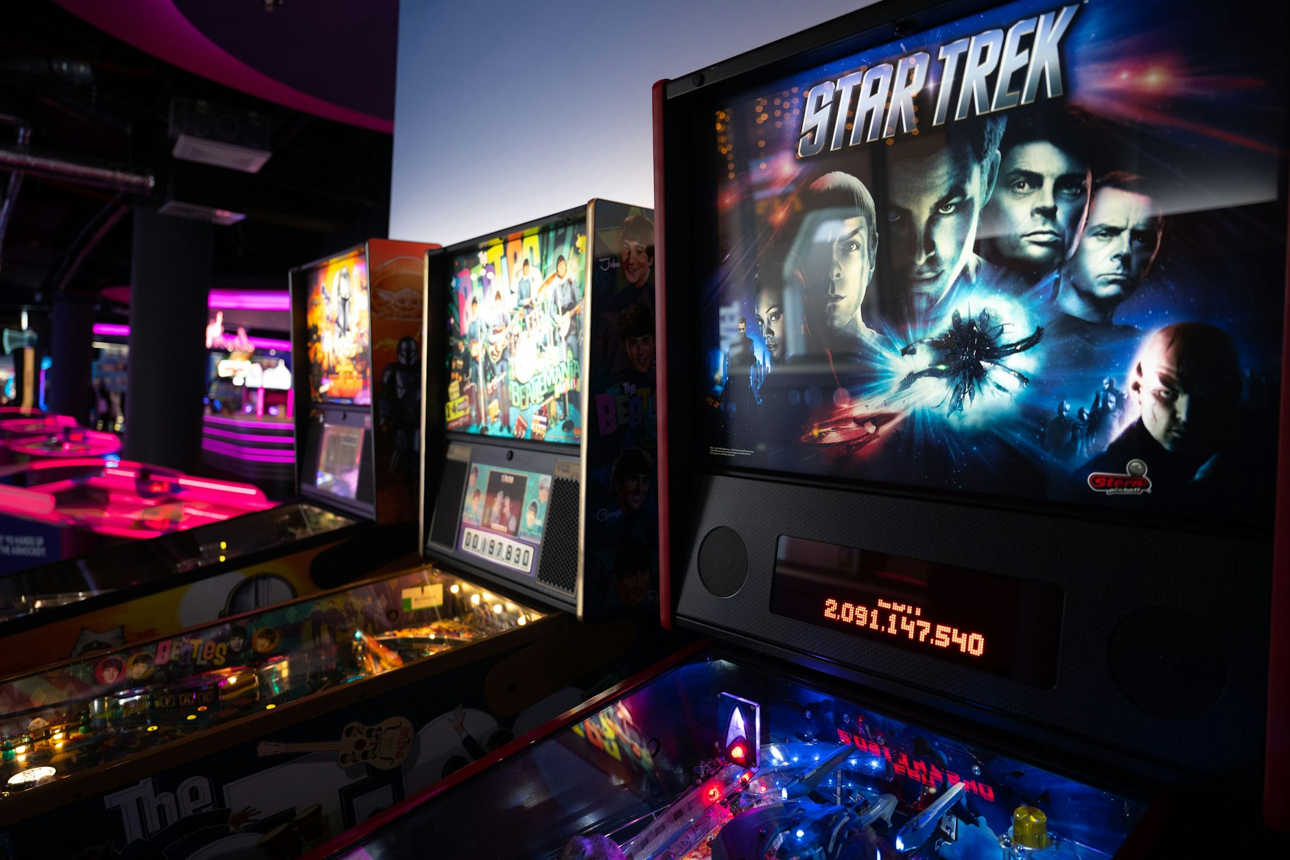 Mit „Star Trek“ flippern: Gamestate ist eine Spielhalle der besonderen Art – dort kann man Altmodisches wie „Pac-Man“ oder „Air Hockey“ spielen.