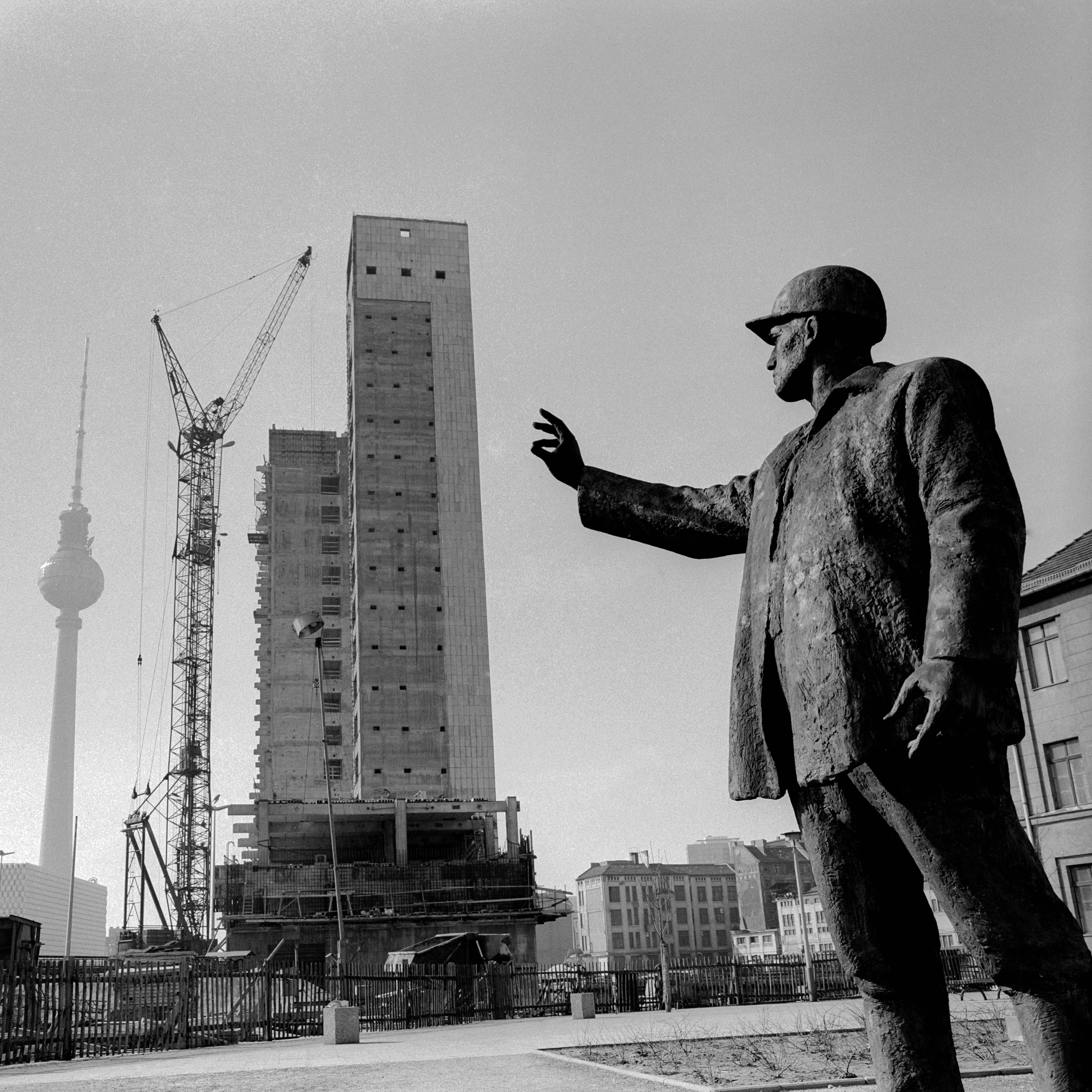 Berlin im März 1971: Das „Haus des Berliner Verlages“ wird errichtet.