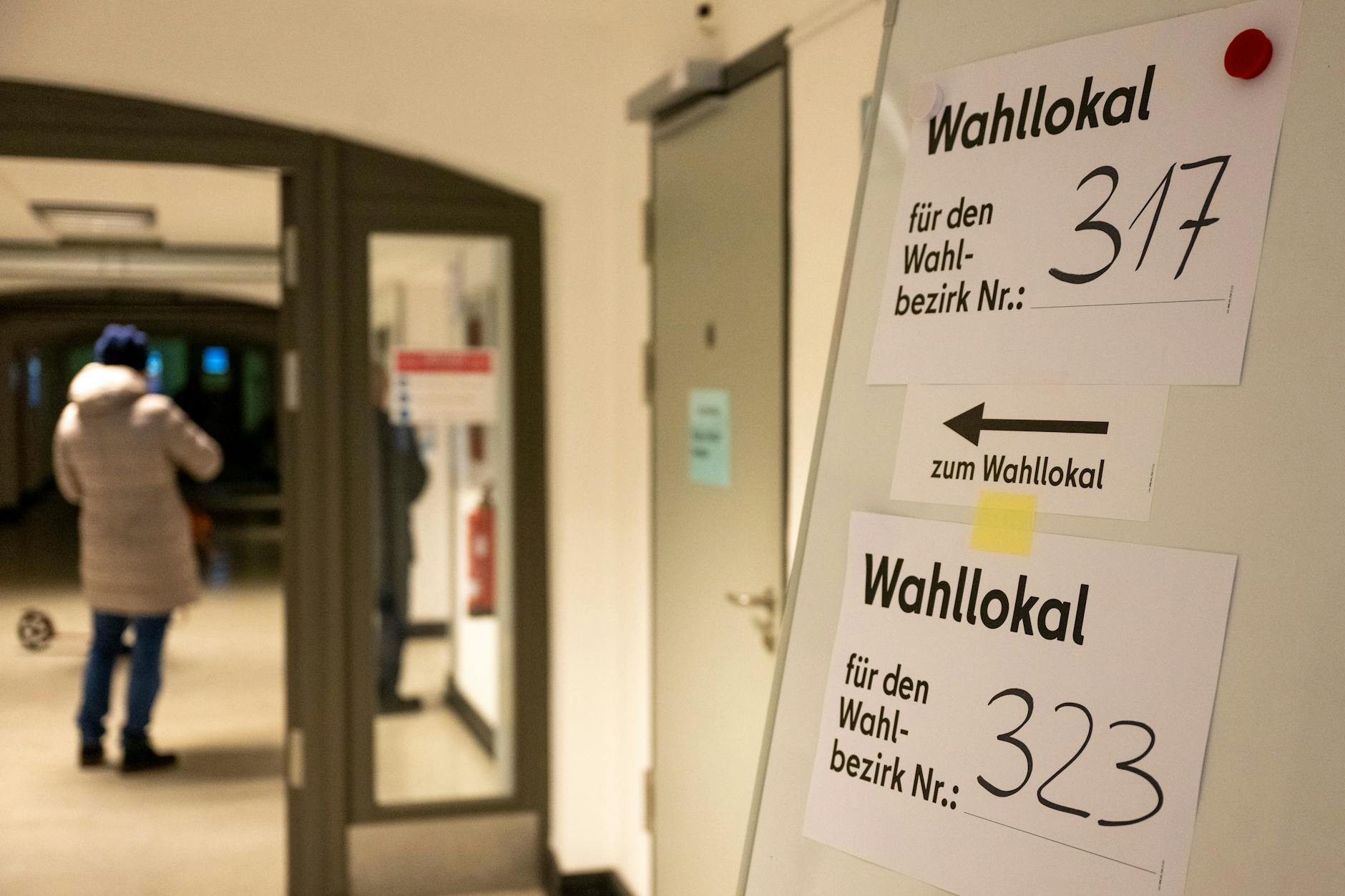 Die Wahllokale in Berlin sind wieder geöffnet.