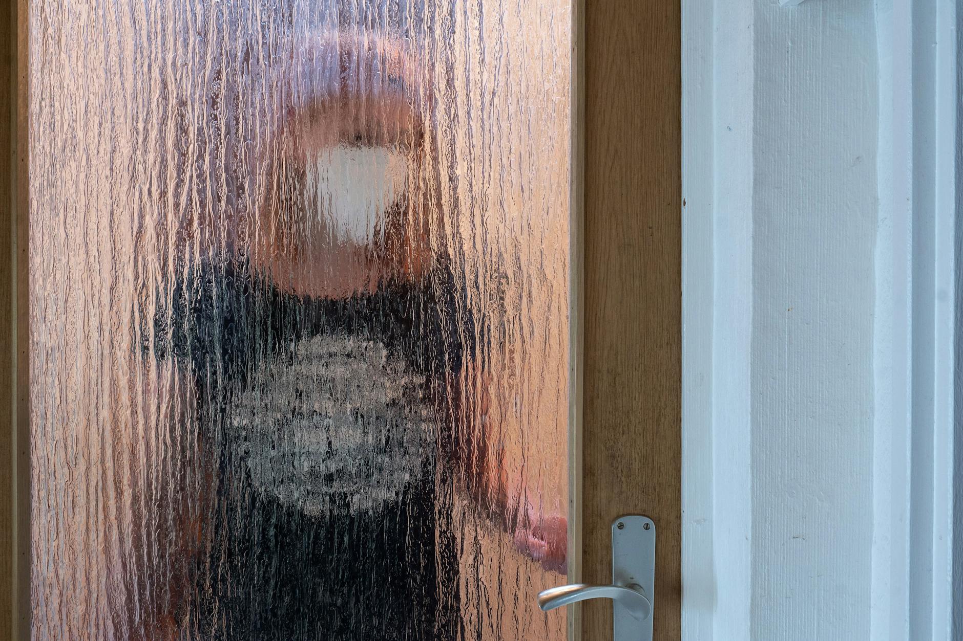 Wenig Gesellschaft, Angst vor Ansteckung oder eine tatsächliche Covid-Erkrankung: All das kann psychische Folgen nach sich ziehen. 