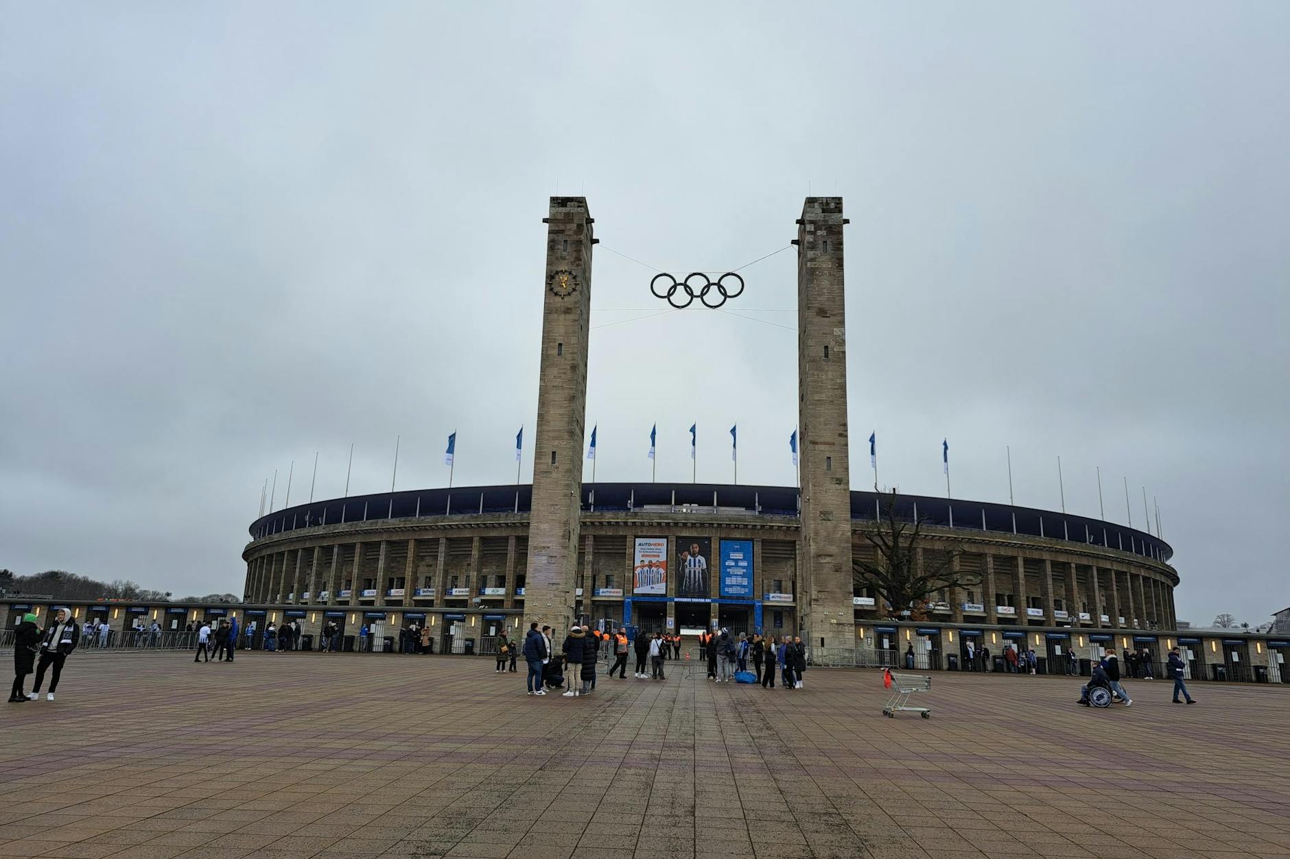 Erst zur Wahl, dann zum Fußball, heißt es heute für die Hertha-Fans.