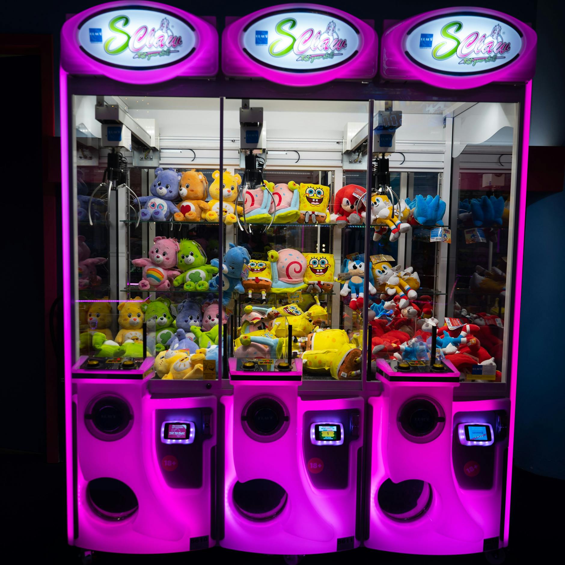 Auch Plüschtier-Greifautomaten stehen in der Spielhalle Gamestate am Potsdamer Platz.