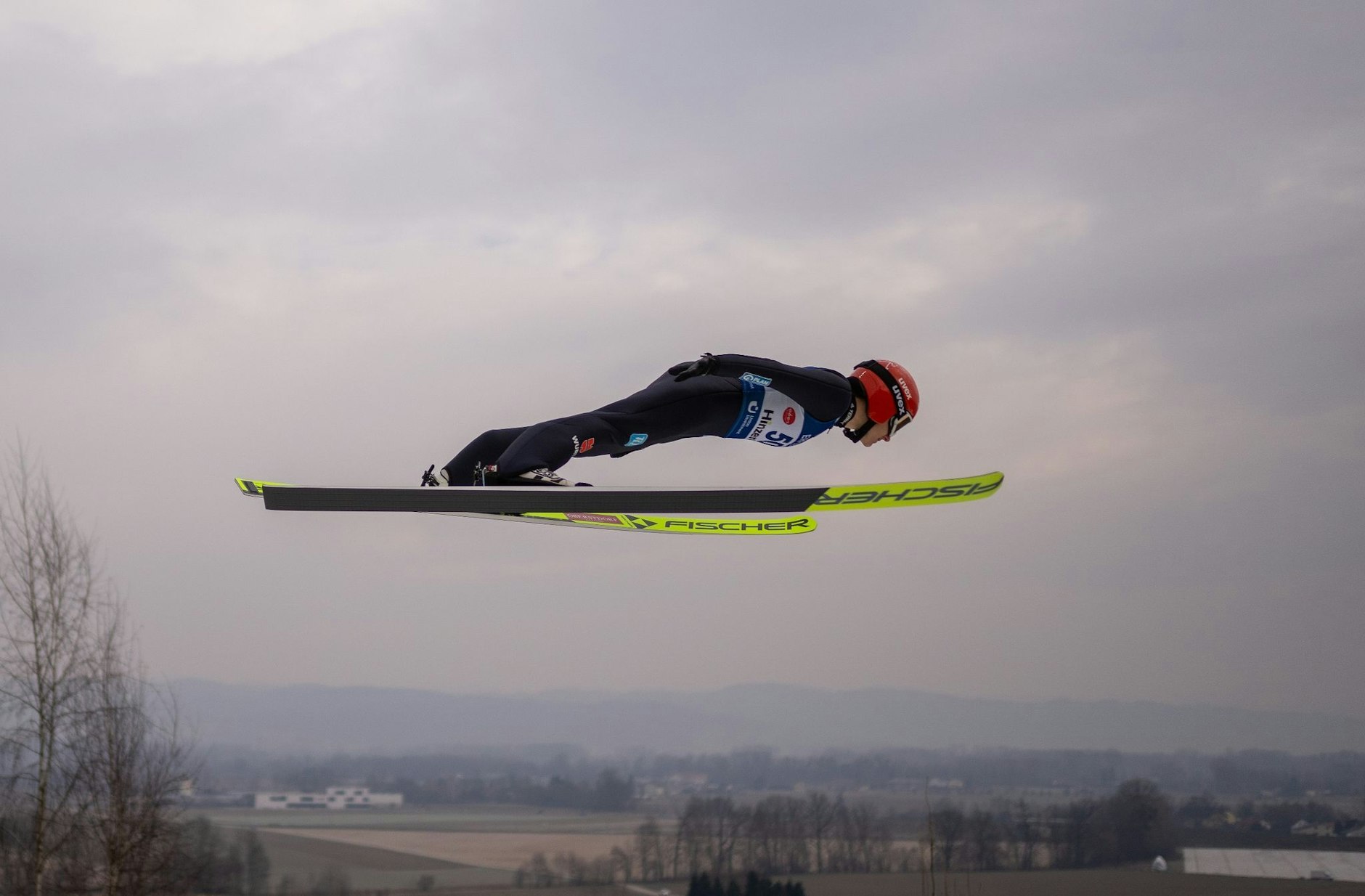 Ski nordisch/Skispringen in Hinzenbach: Katharina Althaus aus Deutschland fliegt durch die Luft.  