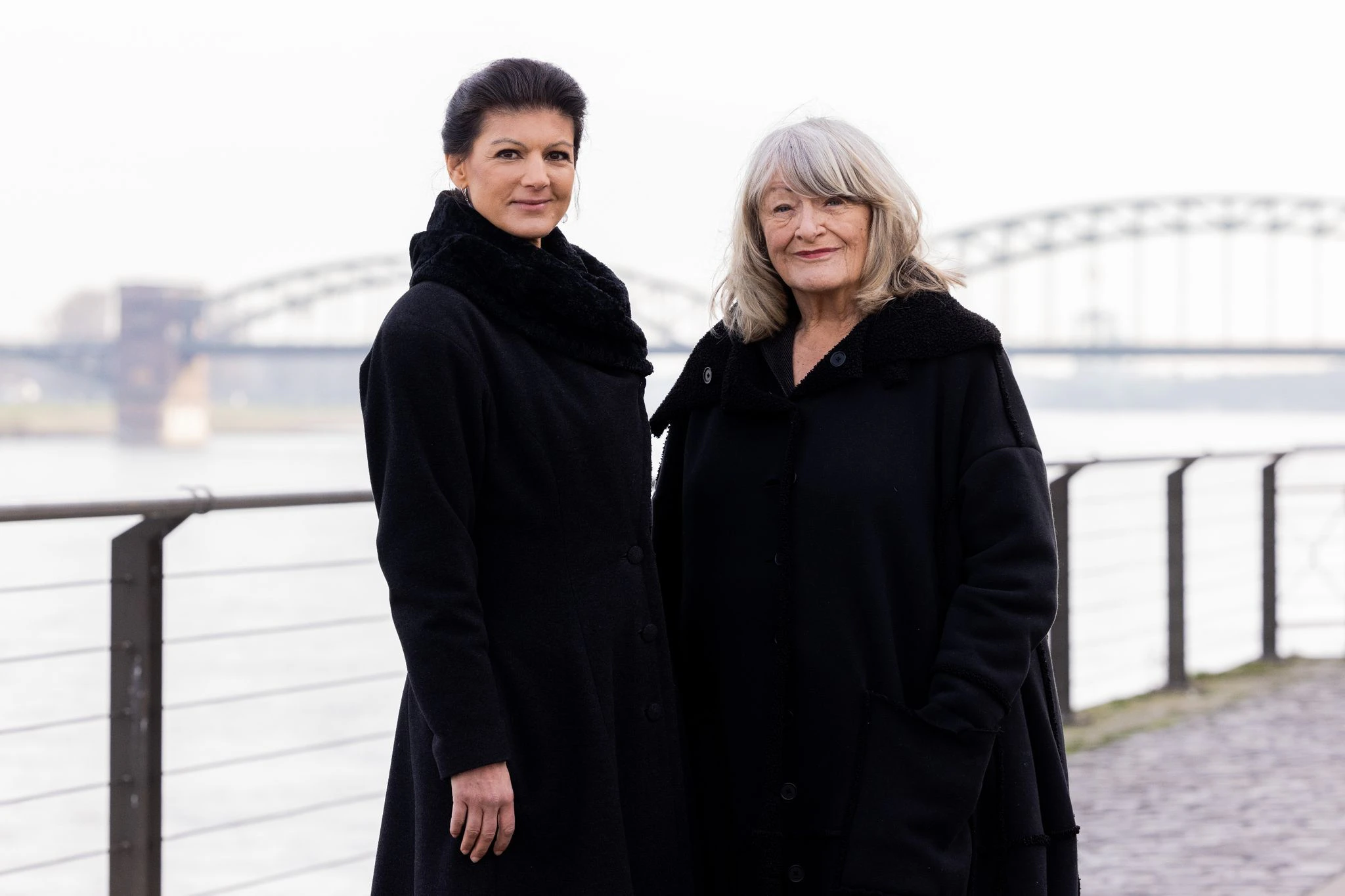 „Geraten wir unaufhaltsam auf eine Rutschbahn Richtung Weltkrieg und Atomkrieg?“: Sahra Wagenknecht (l.) und Alice Schwarzer.