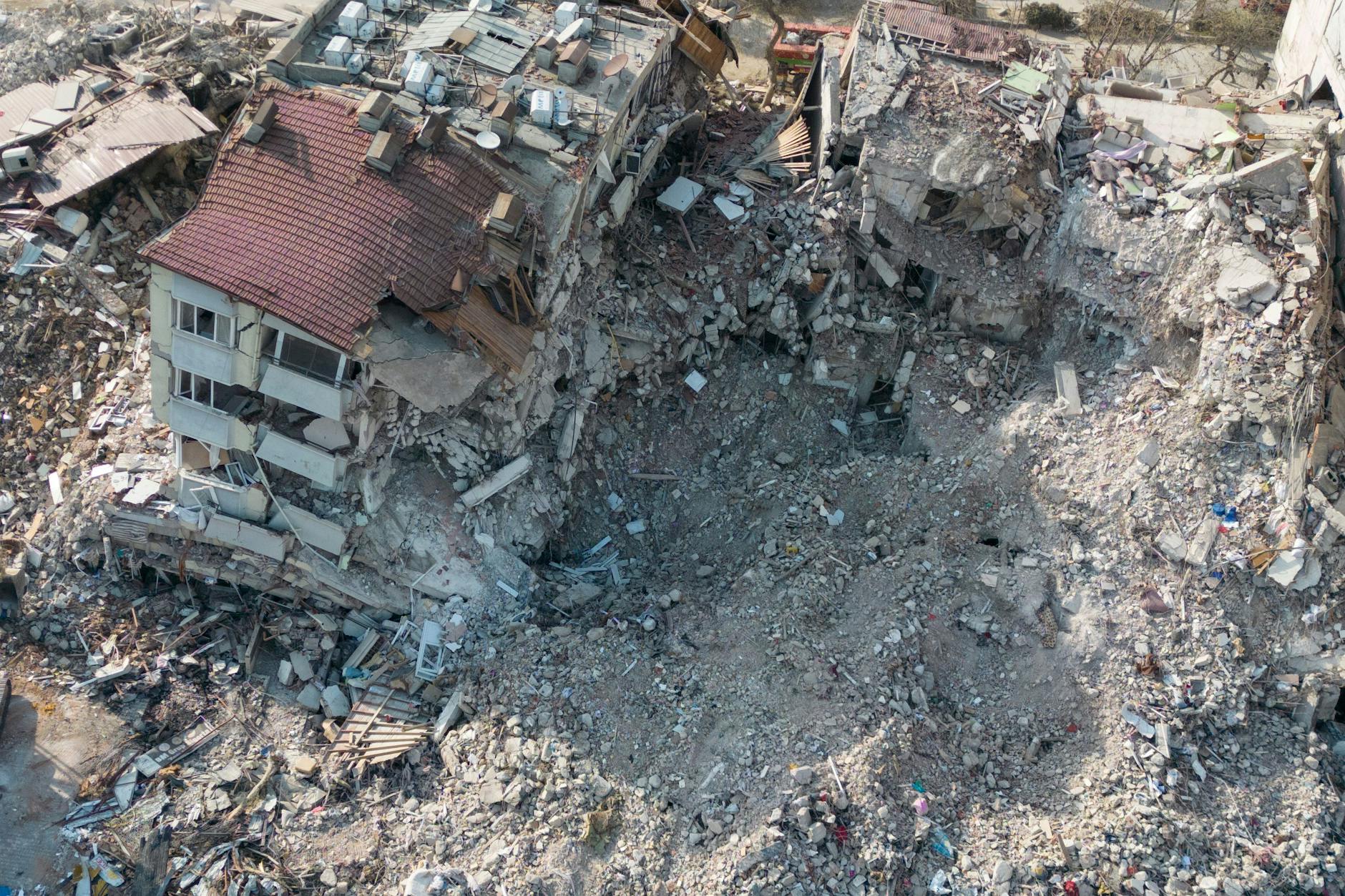 Die Zerstörung nach dem Erdbeben in der Türkei und Syrien ist mit dem Menschenverstand kaum zu erfassen.