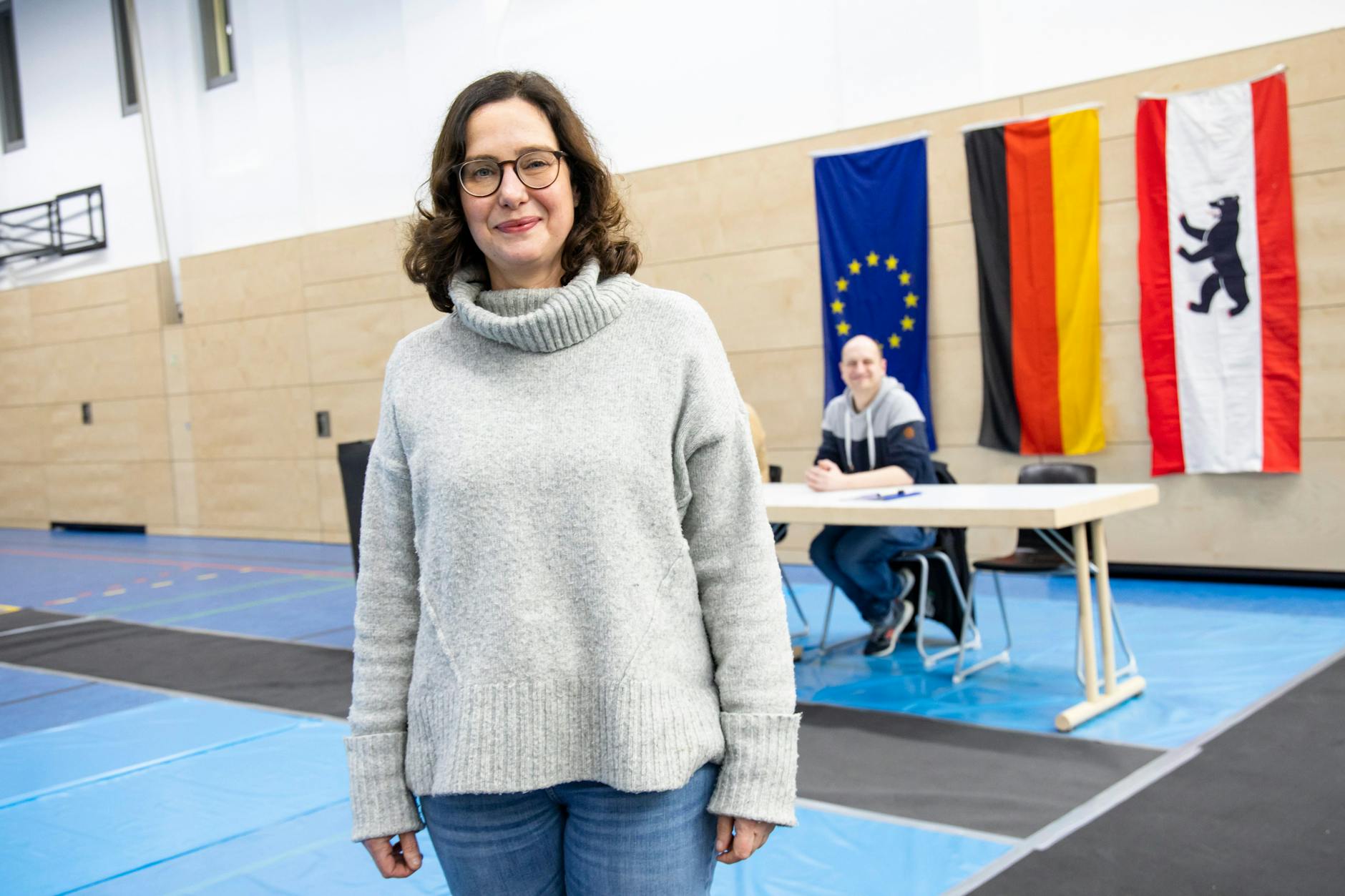 Für Anna Blankenhorn im Wahllokal 205 in Kreuzberg ist es bereits das fünfte Mal als Wahlhelferin.