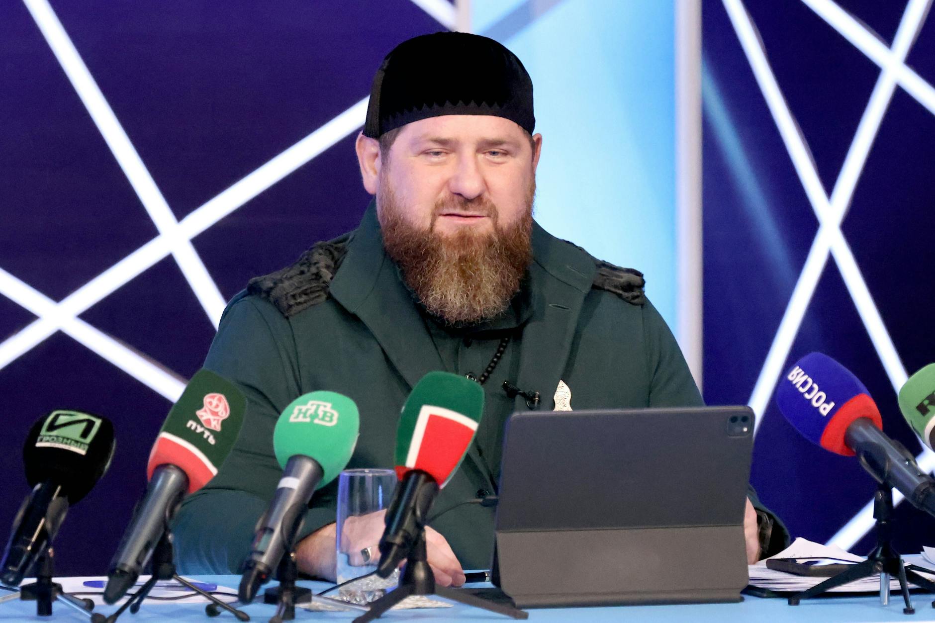 Tschetschenen-Machthaber Ramzan Kadyrov stellt sich Fragen im Fernsehen (Archivbild). 