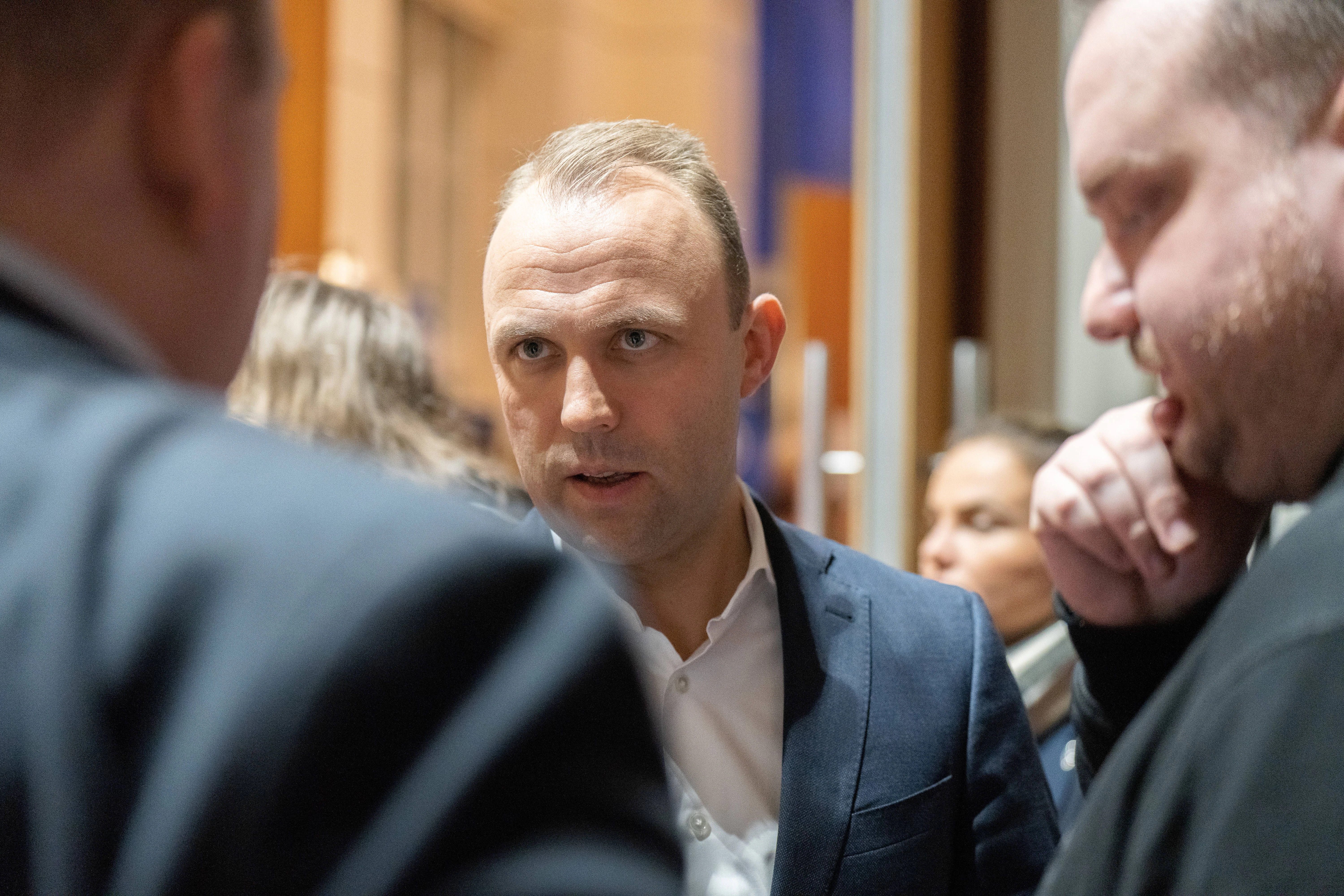 Kommt aus dem Schatten der großen Partei nicht heraus: In seinem blauen Bankkaufmann-Anzug sieht Czaja aus wie die fleischgewordene FDP.