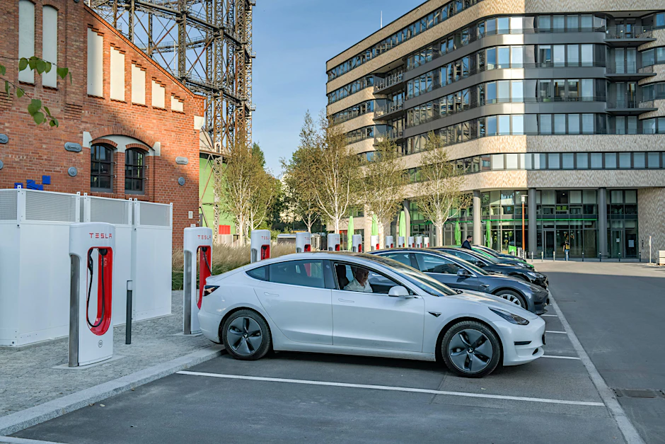 Tesla Supercharger in Berlin Schöneberg.
