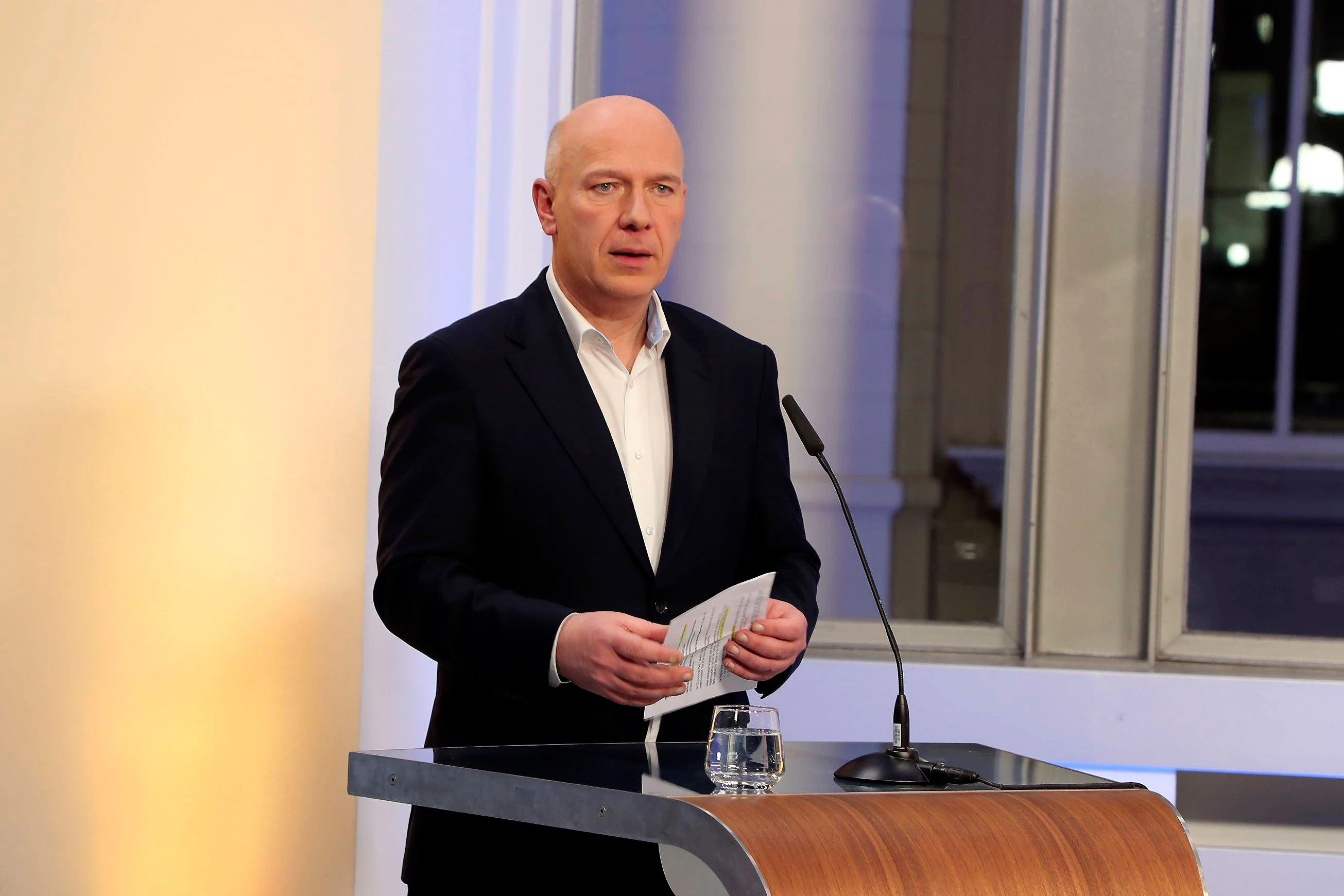 Sehen Sie, Sie sehen nichts: Kai Wegner ist gekleidet, wie es sich für einen Spitzenmann der Berliner CDU gehört. Nichtssagend und uninspiriert.