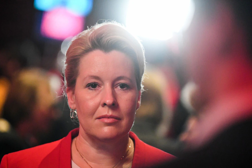 Franziska Giffey will nicht zurücktreten: „Volle Rückendeckung im eigenen Lager“