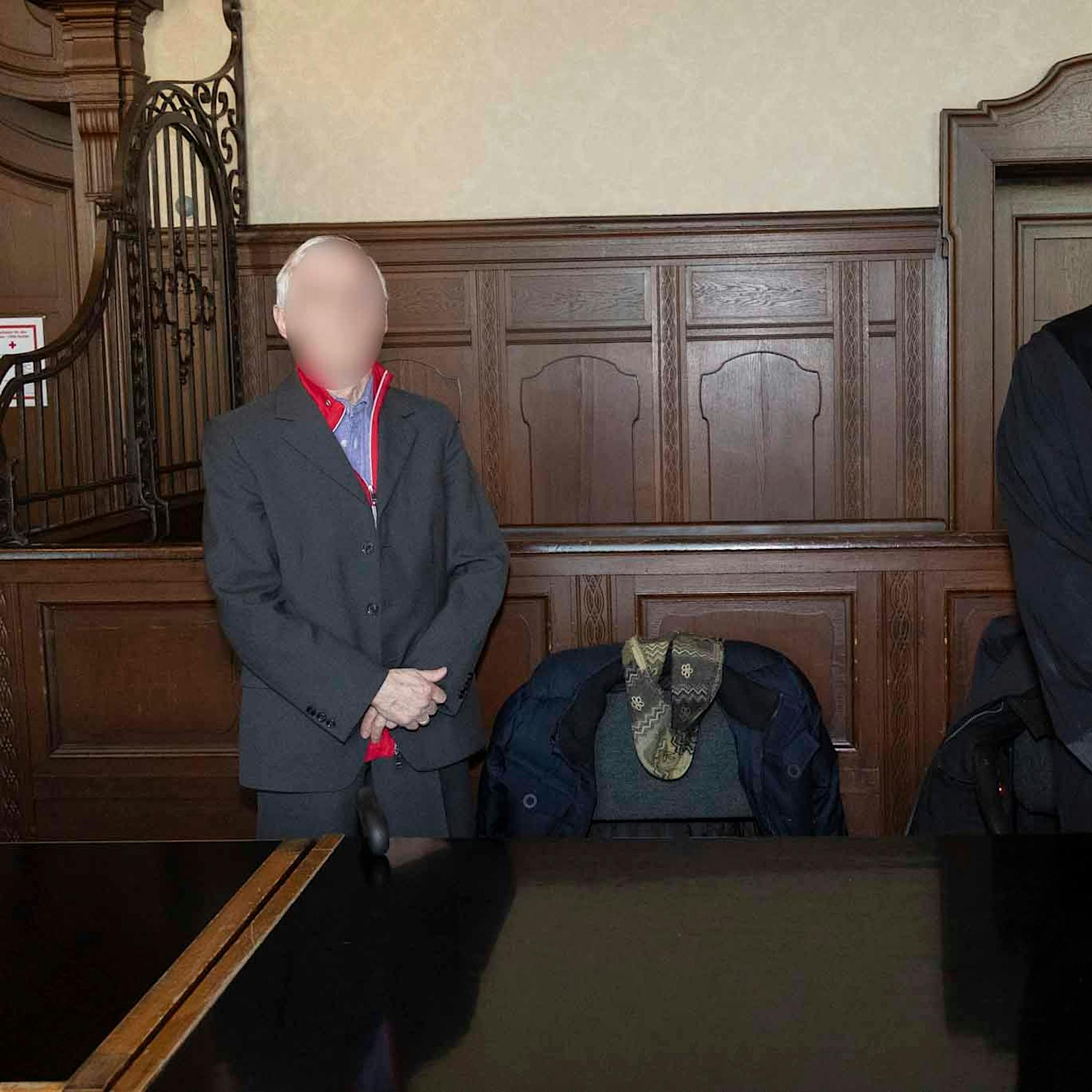 Schwer kranke Ehefrau mit Kissen erstickt: 78-Jähriger muss nicht ins Gefängnis