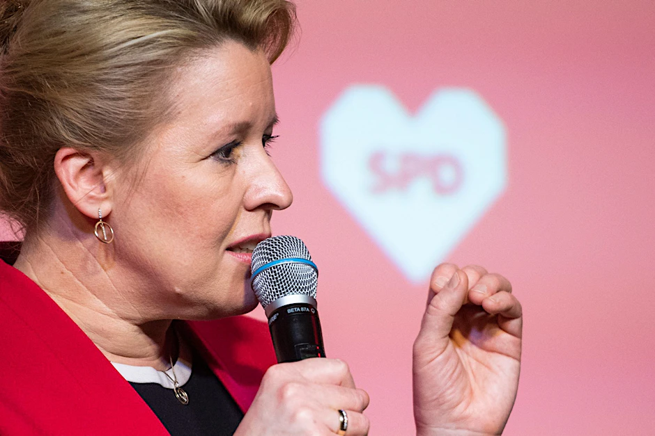 Franziska Giffey (SPD), Regierende Bürgermeisterin von Berlin und Spitzenkandidatin der Berliner SPD, spricht bei der Wahlparty der SPD.  