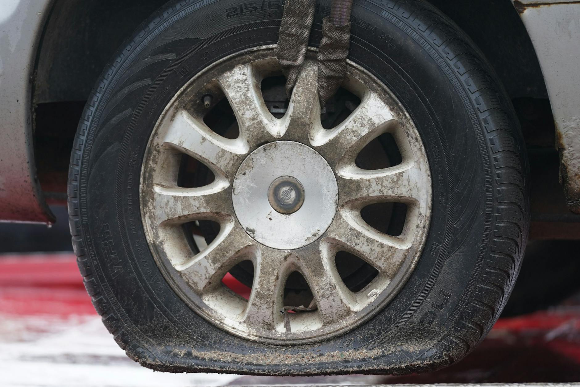 Platter Reifen (Symbolbild)