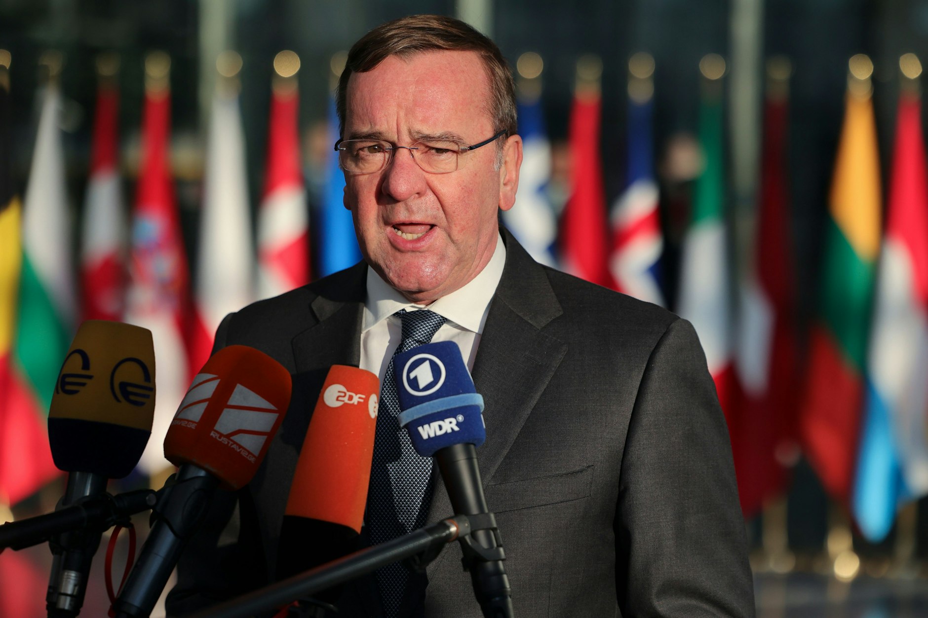 Verteidigungsminister Boris Pistorius (SPD) ist über den Fortgang der Panzerlieferungen an die Ukraine nicht begeistert.