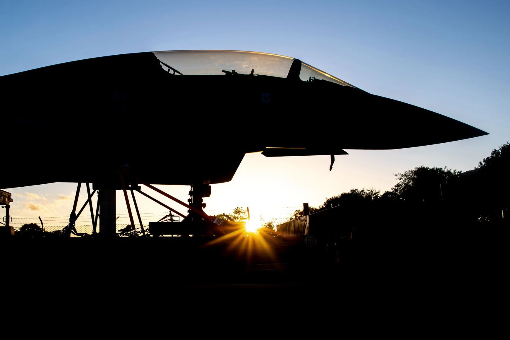 Ein Kampfflugzeug vom Typ Eurofighter Typhoon der Luftwaffe
