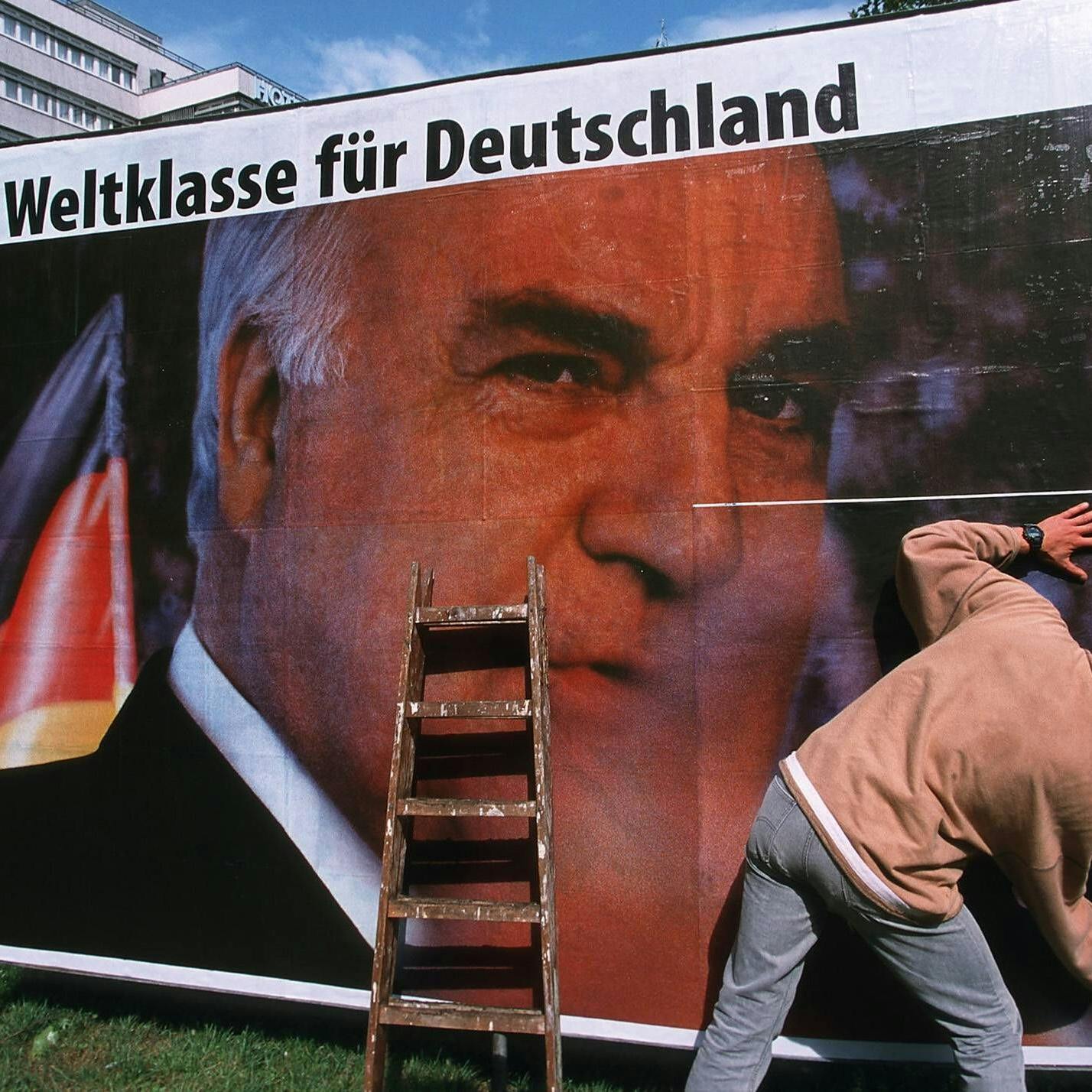 Berlin, 16.09.1998. Ein Plakat von Bundeskanzler Helmut Kohl (CDU) im Wahlkampf.