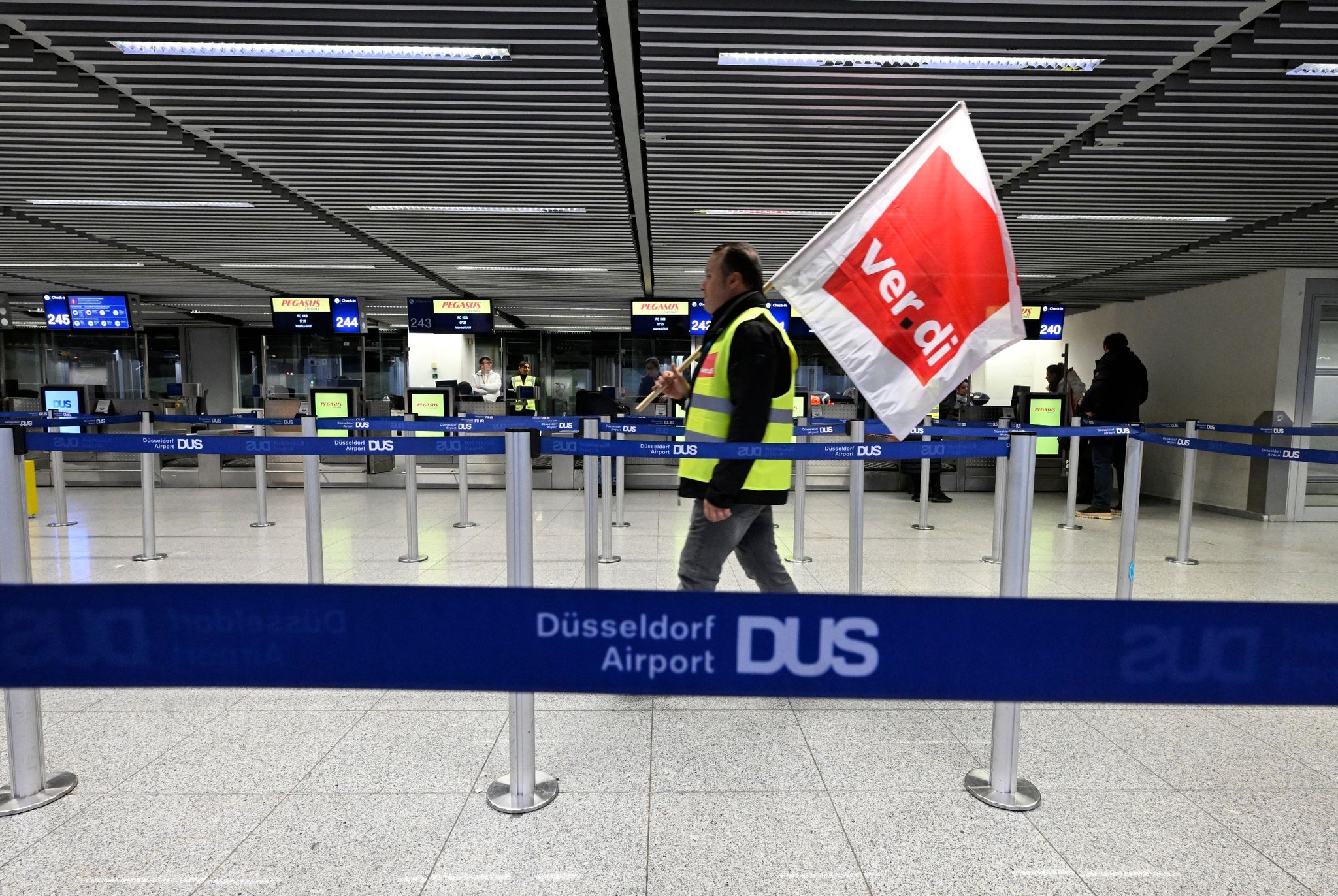 Verdi Plant Warnstreiks An Mehreren Flughäfen