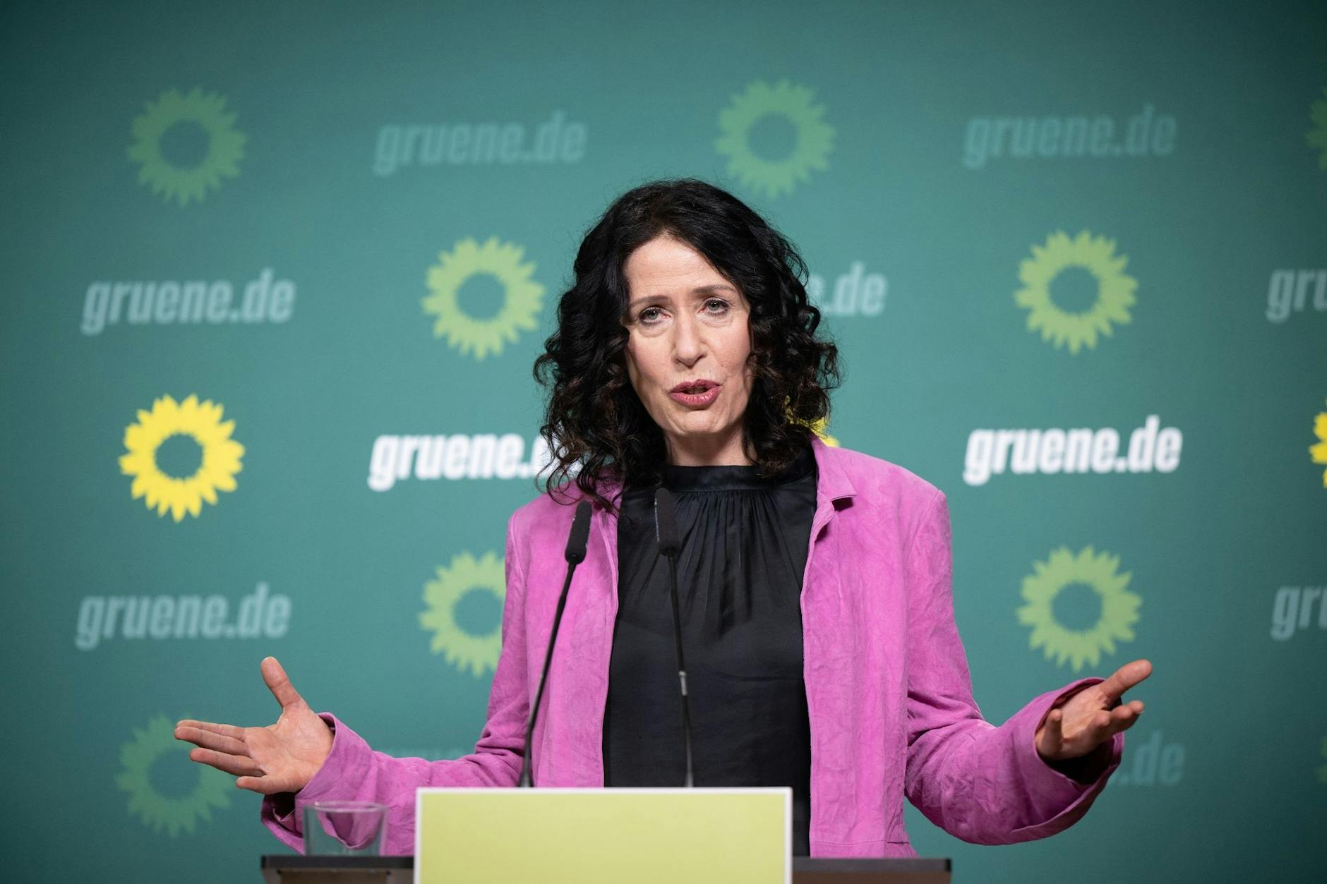 Grünen-Spitzenkandidatin Bettina Jarasch betont, dass sie eine Fortsetzung der Koalition von SPD, Grünen und Linke favorisiert.