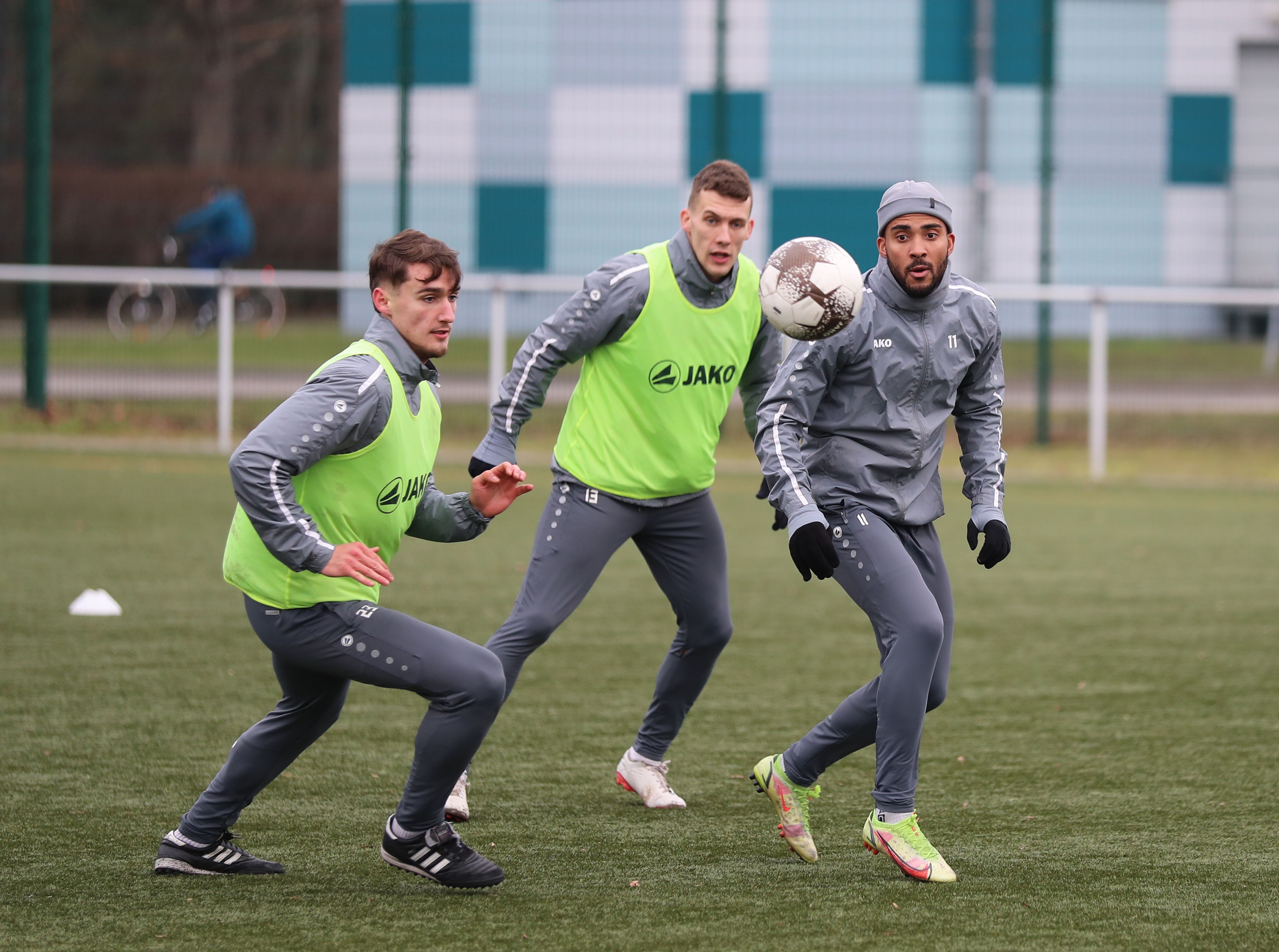 Image - BFC-Trainer Heiner Backhaus arbeitet mit Dynamo an den PS und dann am Navi