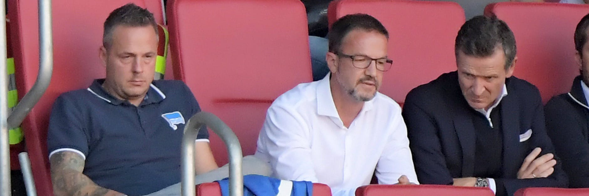 Dicke Luft bei Hertha BSC: Präsident Kay Bernstein und Ex-Manager Fredi Bobic (v.l.) streiten offenbar um die Abfindung nach Bobics Entlassung.