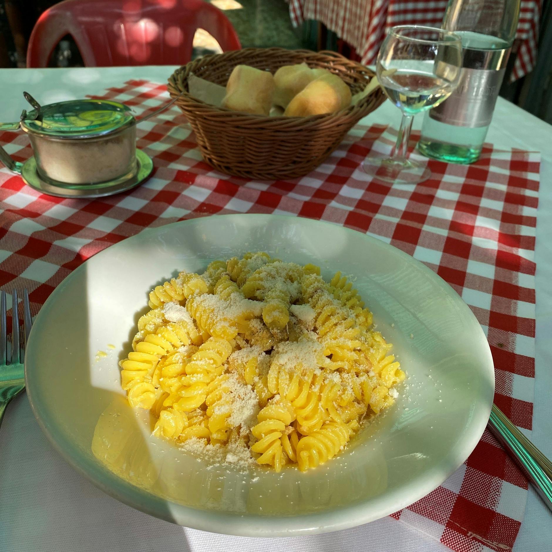 Mit die besten Nudeln, die der Autor gegessen hat: Fusilli con Ragù di Salsiccia di Bra Bianco