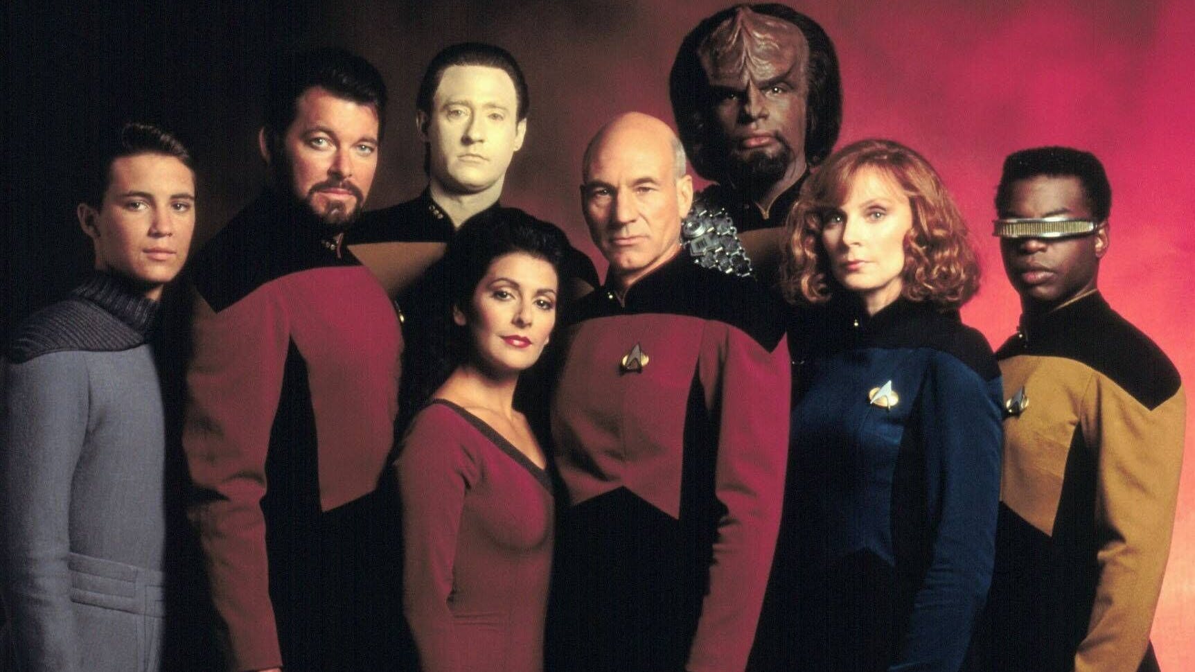 Patrick Stewart als Picard mit Data, Crusher, Riker, Worf und Co: So startete die legendäre Crew in den „Raumschiff Enterprise - Das nächste Jahrhundert“-Folgen Ende der 80er Jahre im Fernsehen.