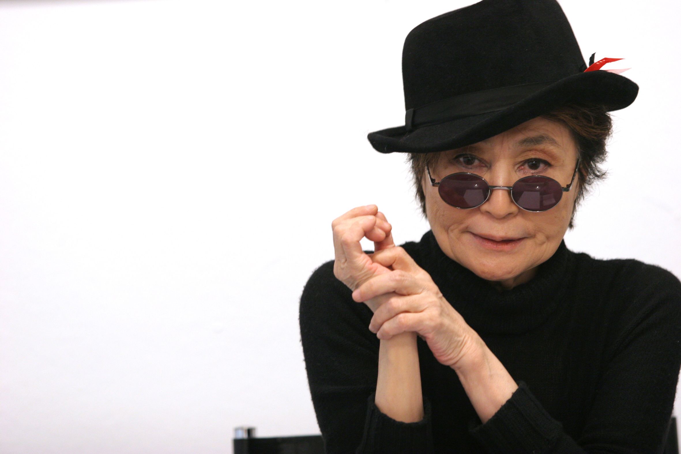 Yoko Ono: Die Berühmteste Witwe Der Welt Wird 90