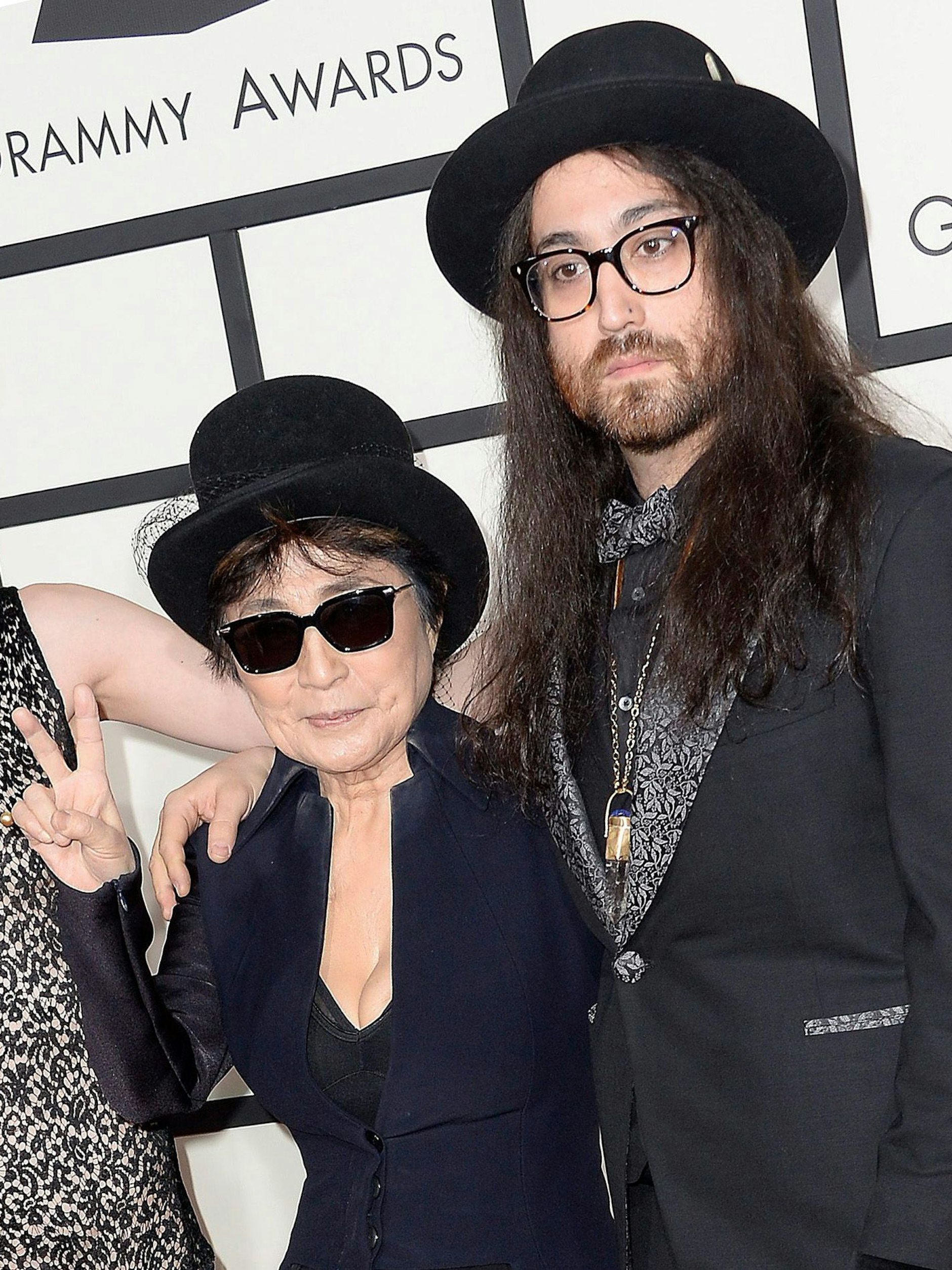 Yoko Ono und ihr Sohn, der Musiker Sean Lennon, kommen zur Verleihung der Grammy Awards.