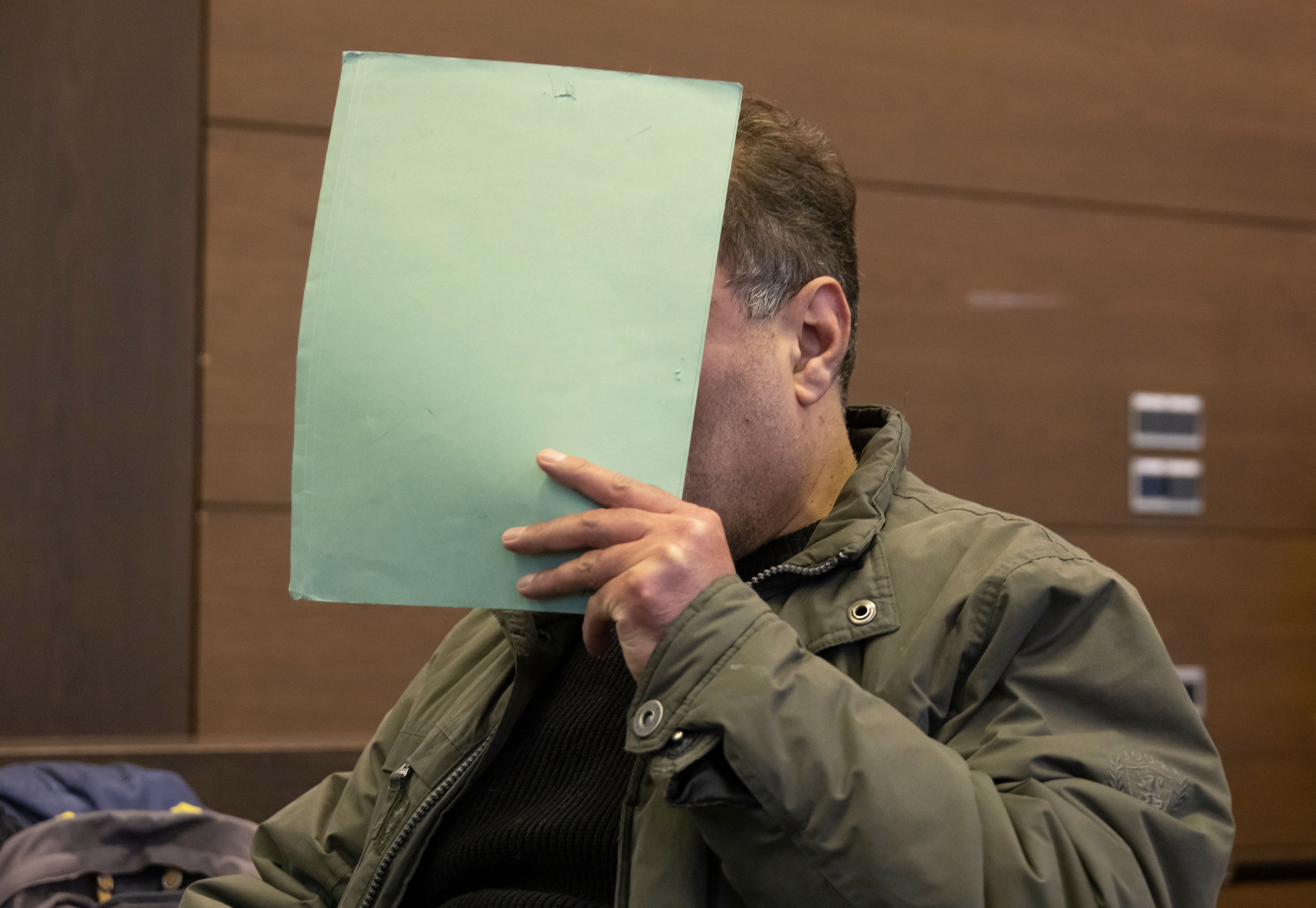 Verurteilt: Der Nachbar, der mit Sekundenkleber ein ganzes Mietshaus leimte