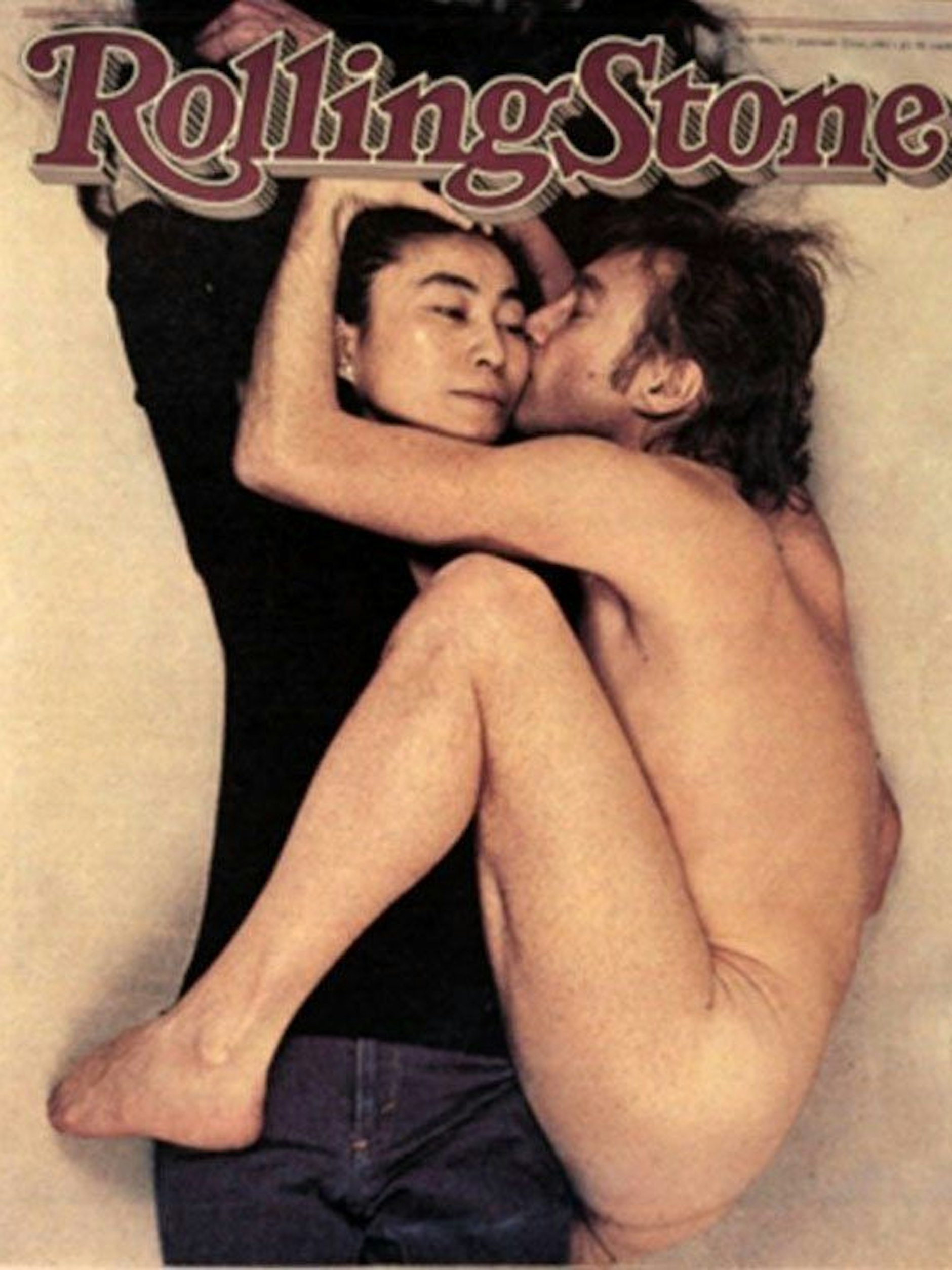 Die berühmte Fotografin Annie Leibovitz fotografierte John und Yoko für das Cover des Musikmagazins Rolling Stone.