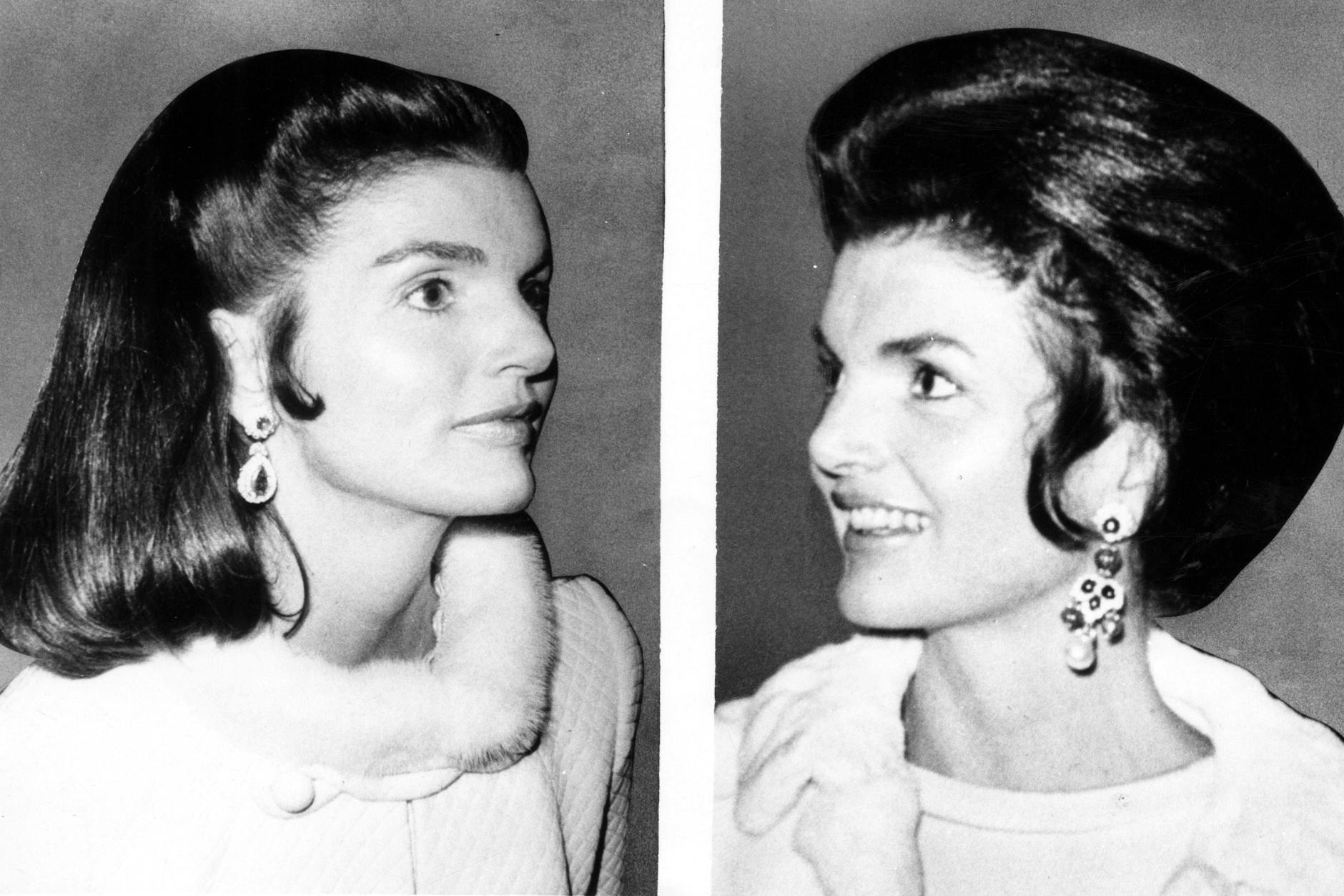 Jacqueline Kennedy Onassis schmückte ihre Ohren gern mit feinen Juwelen. Oben rechts trägt sie die „Athena Earrings“ des Juweliers David Webb.
