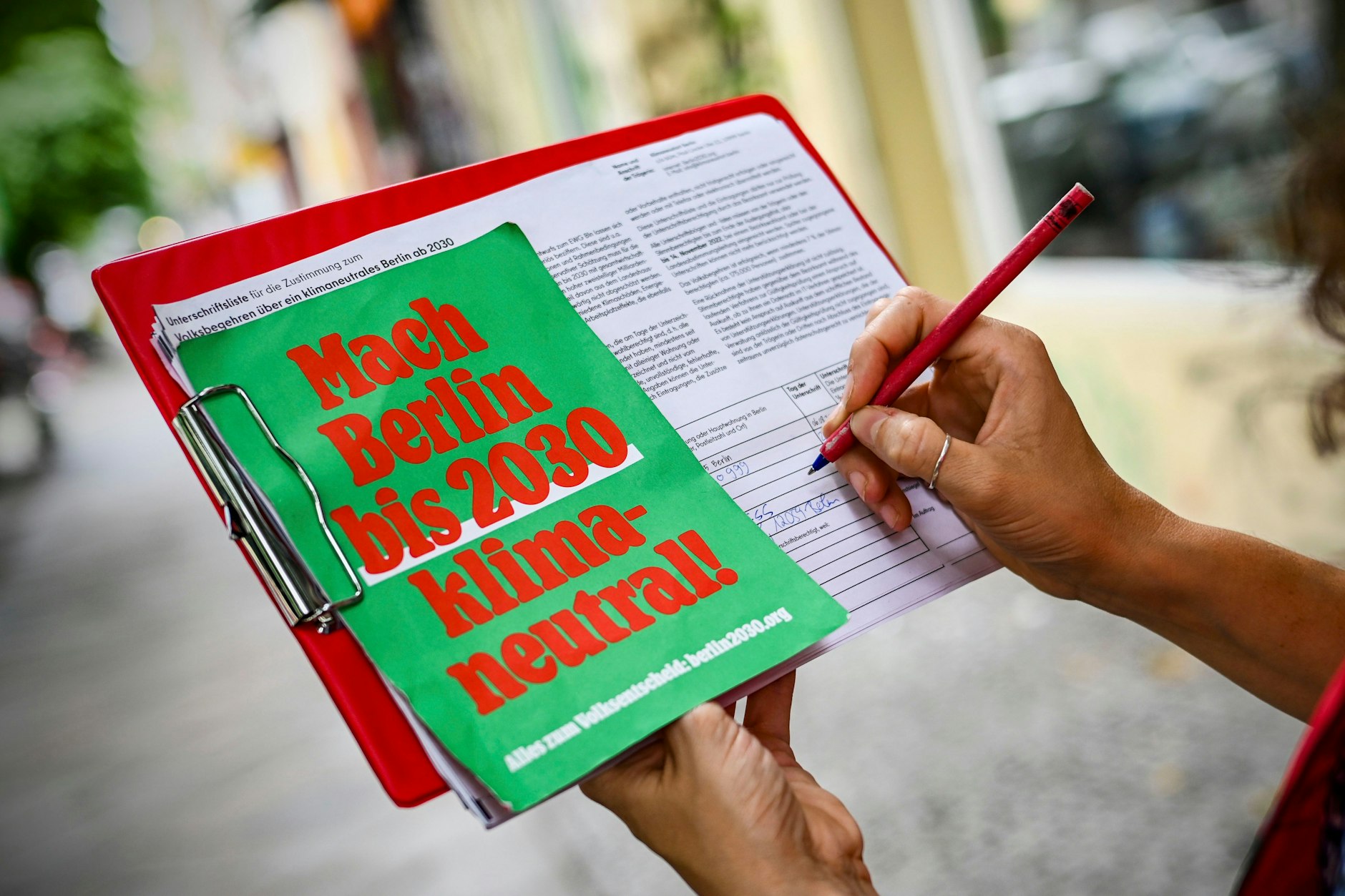 Die Initiative Berlin 2020 klimaneutral sammelte Unterschriften und brachte das Anliegen nun zur Abstimmung.