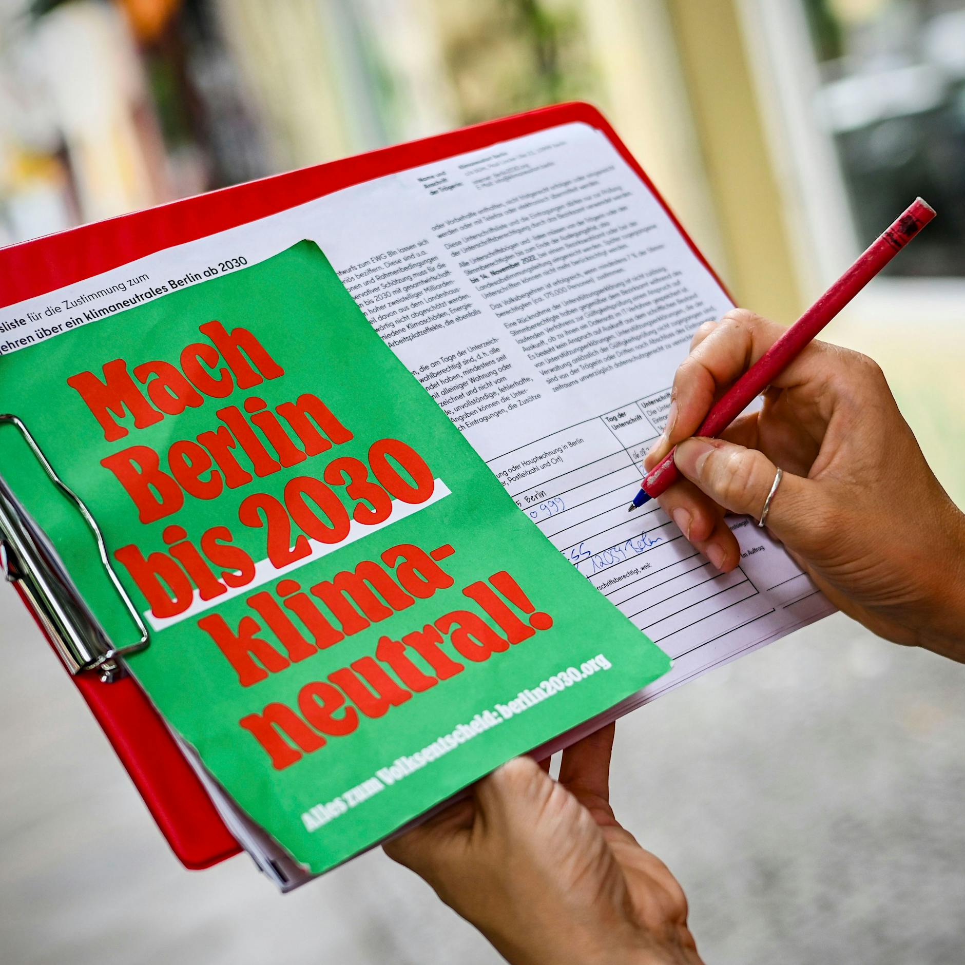 Nach der Wahl ist vor dem Volksentscheid: Ab jetzt können Sie Briefwahlunterlagen beantragen