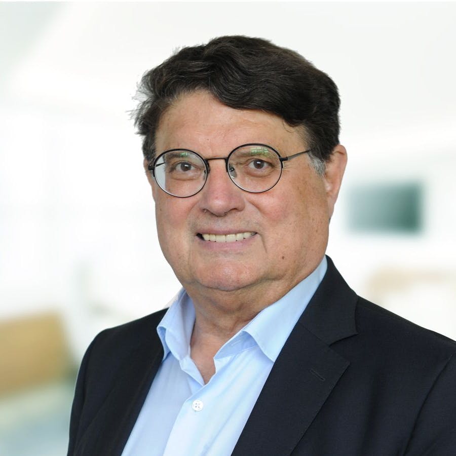 Top-Anwalt Dr. Axel Görg hat Zweifel am Erfolg der fristlosen Kündigung von Fredi Bobic bei Hertha BSC.