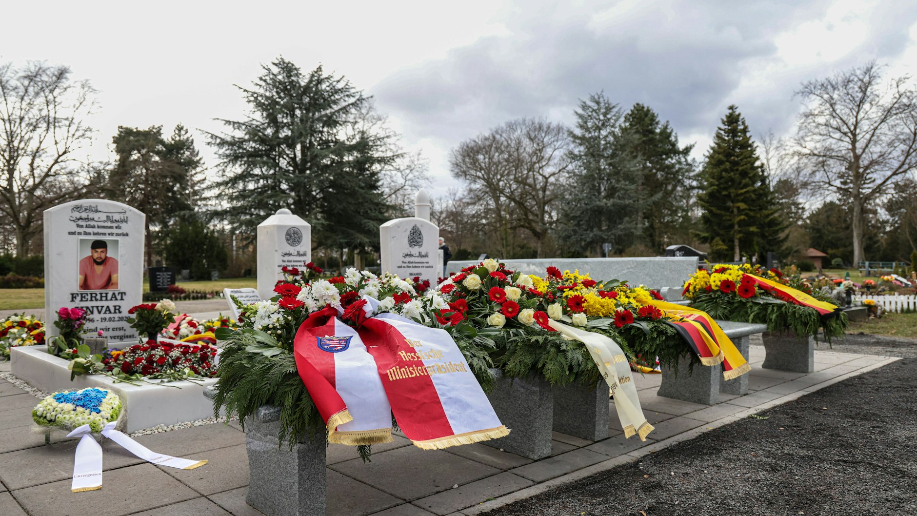 Das Grab von Ferhat Unvar – er war 23, als ihn ein Rechtsextremist tötete.