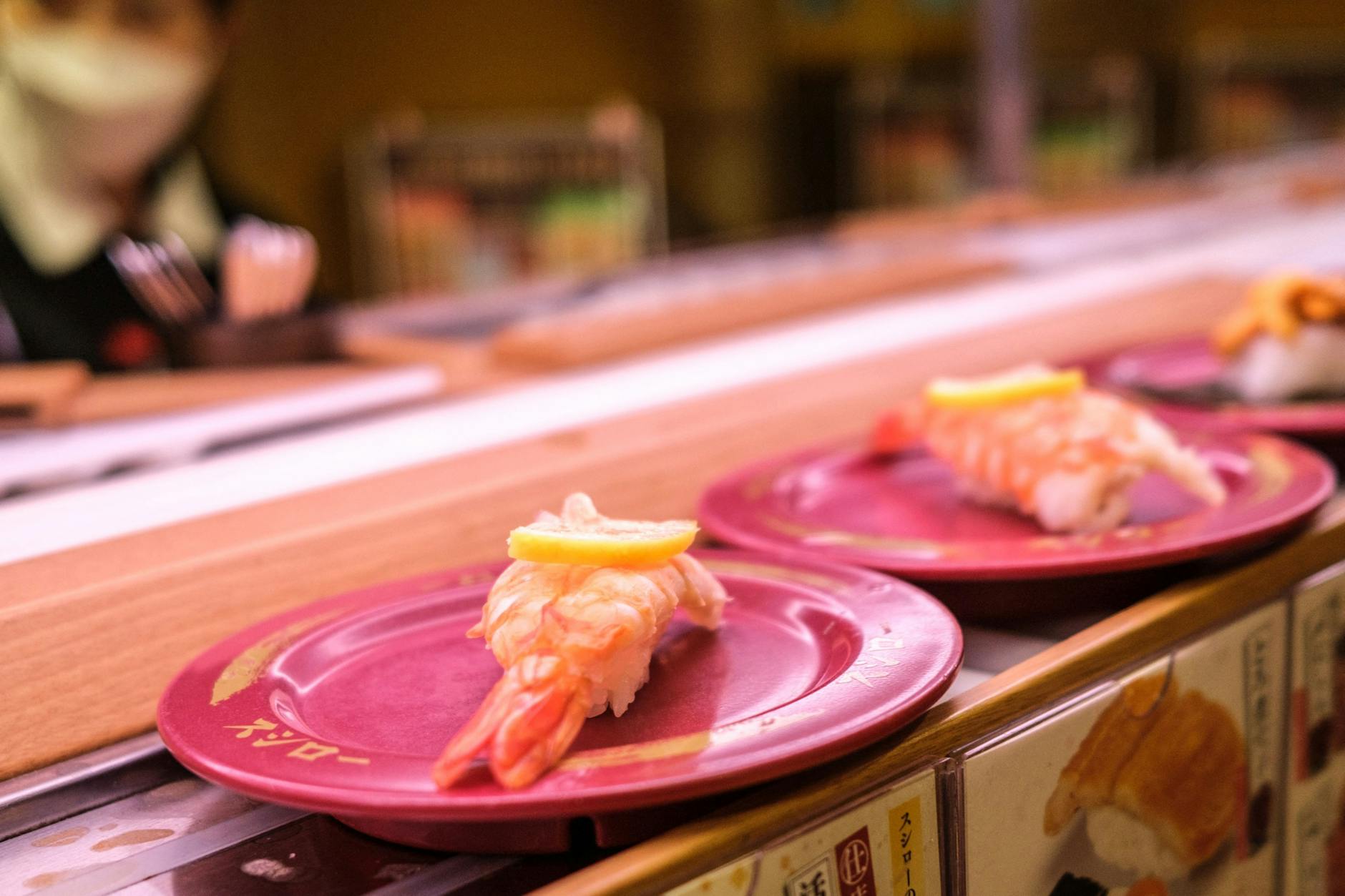 Wenn die Hygiene-Vorschriften eingehalten werden, ist der Verzehr von rohem Fisch eigentlich unbedenklich. (Symbolbild)