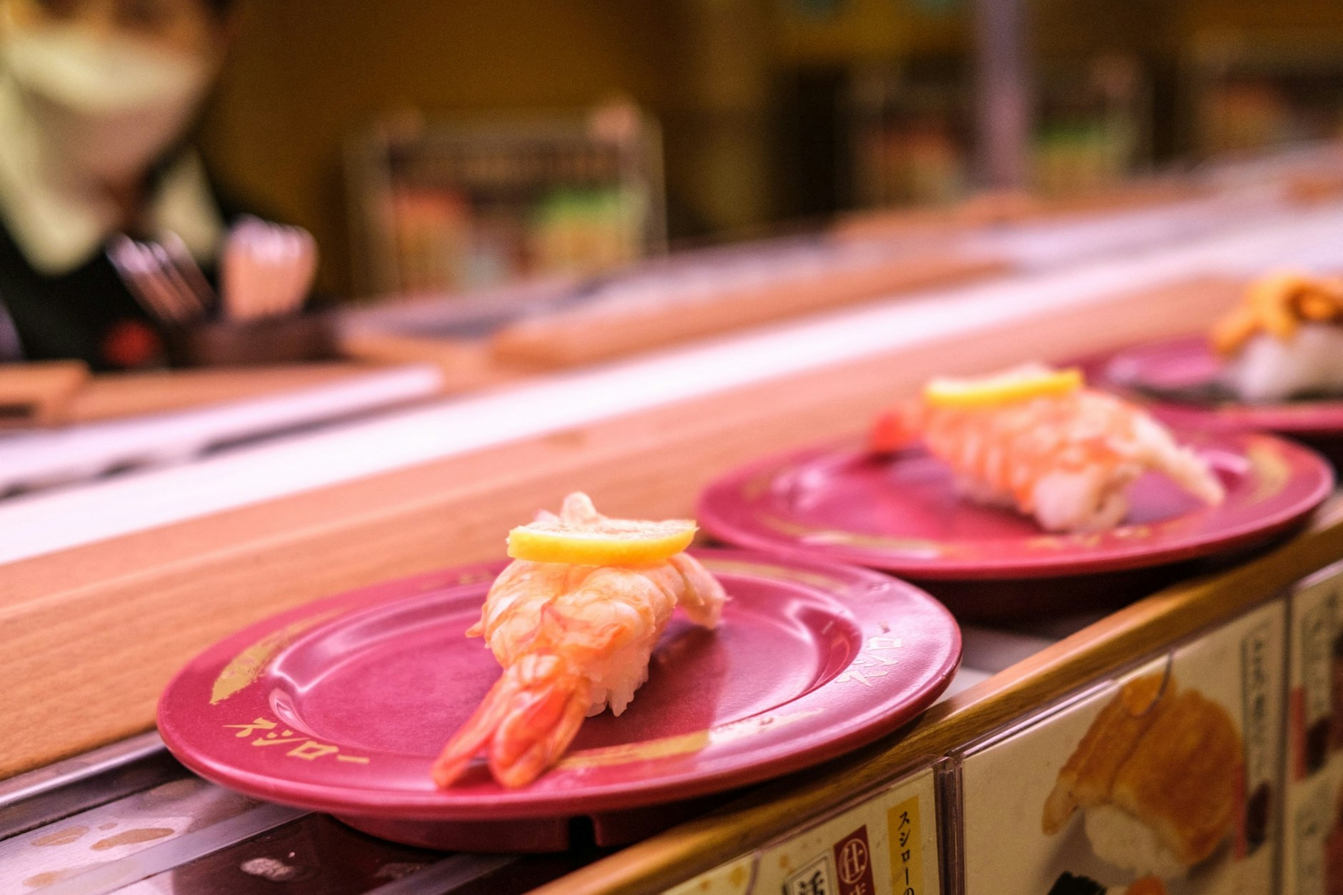 Wenn die Hygiene-Vorschriften eingehalten werden, ist der Verzehr von rohem Fisch eigentlich unbedenklich. (Symbolbild)