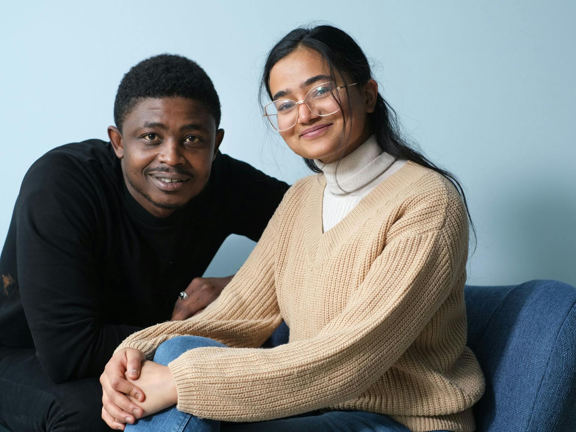 Bisma Mirzankar (Indien/Saudi-Arabien) und Emmanuel Ijeoma aus Nigeria haben in Charkiw studiert. In Berlin kämpfen sie um einen Neuanfang. 