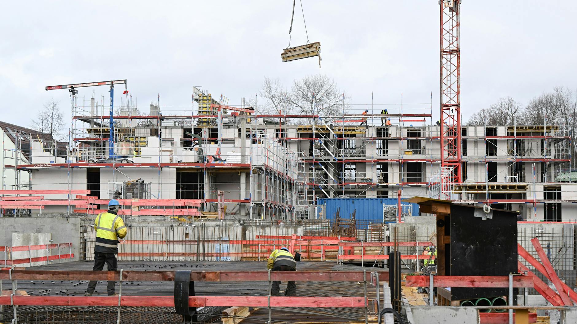 Die Baukosten steigen, Immobilienpreise fallen – der Wohnungsbau ist so unattraktiv für Investoren wie lange nicht.