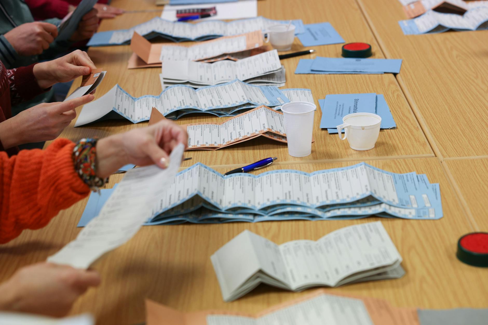  Die Nachzählung am Mittwoch in Berlin-Lichtenberg. 
