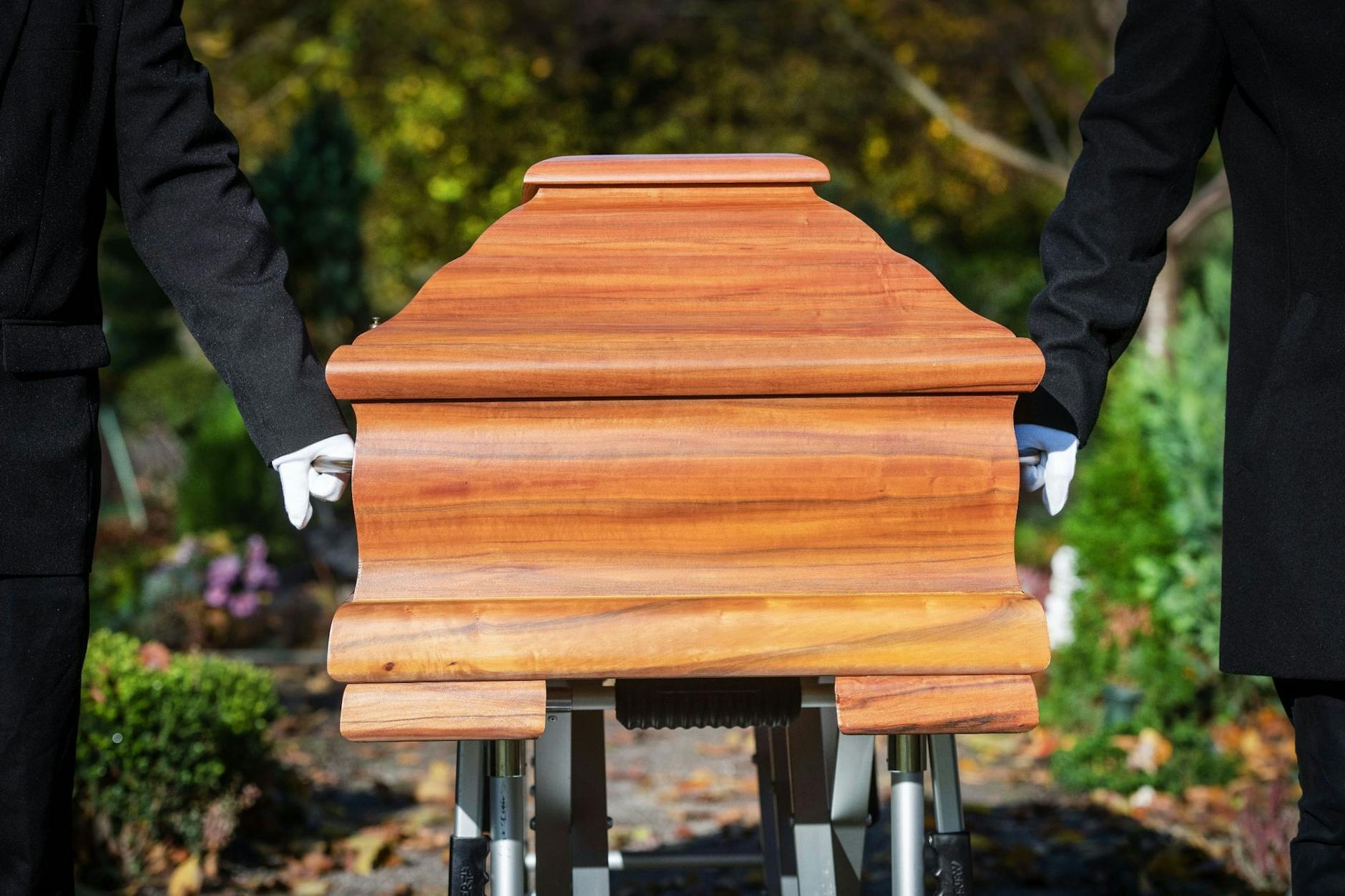 Die Zahl der Sterbefälle ist auch nach der Corona-Pandemie erhöht. 