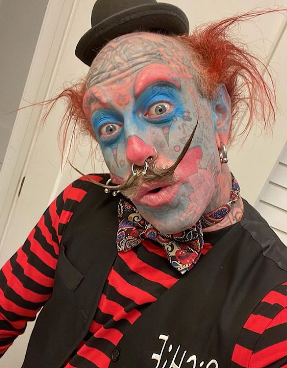 Er möchte für alle Zeiten wie ein Clown aussehen: Dafür hat Richie auch krasse Gesichtstattoos in Kauf genommen.