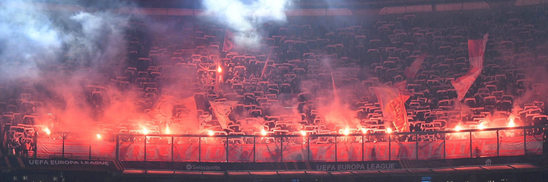 Die Fans des 1. FC Union brennen beim Europa-League-Duell bei Ajax Amsterdam jeden Menge Pyrotechnik ab.&nbsp;