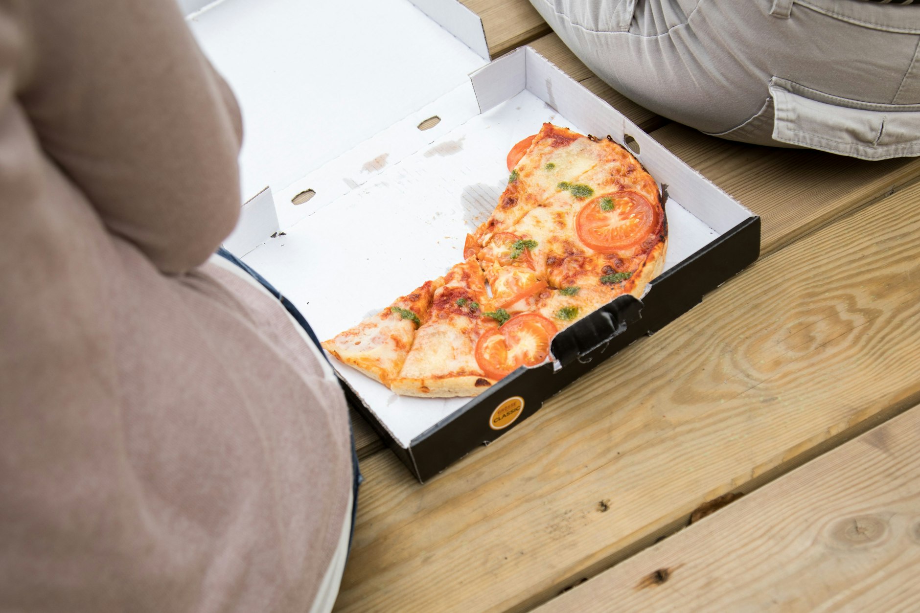 Heiß, knusprig und mit ganz viel Käse: So lieben viele Menschen die Pizza.