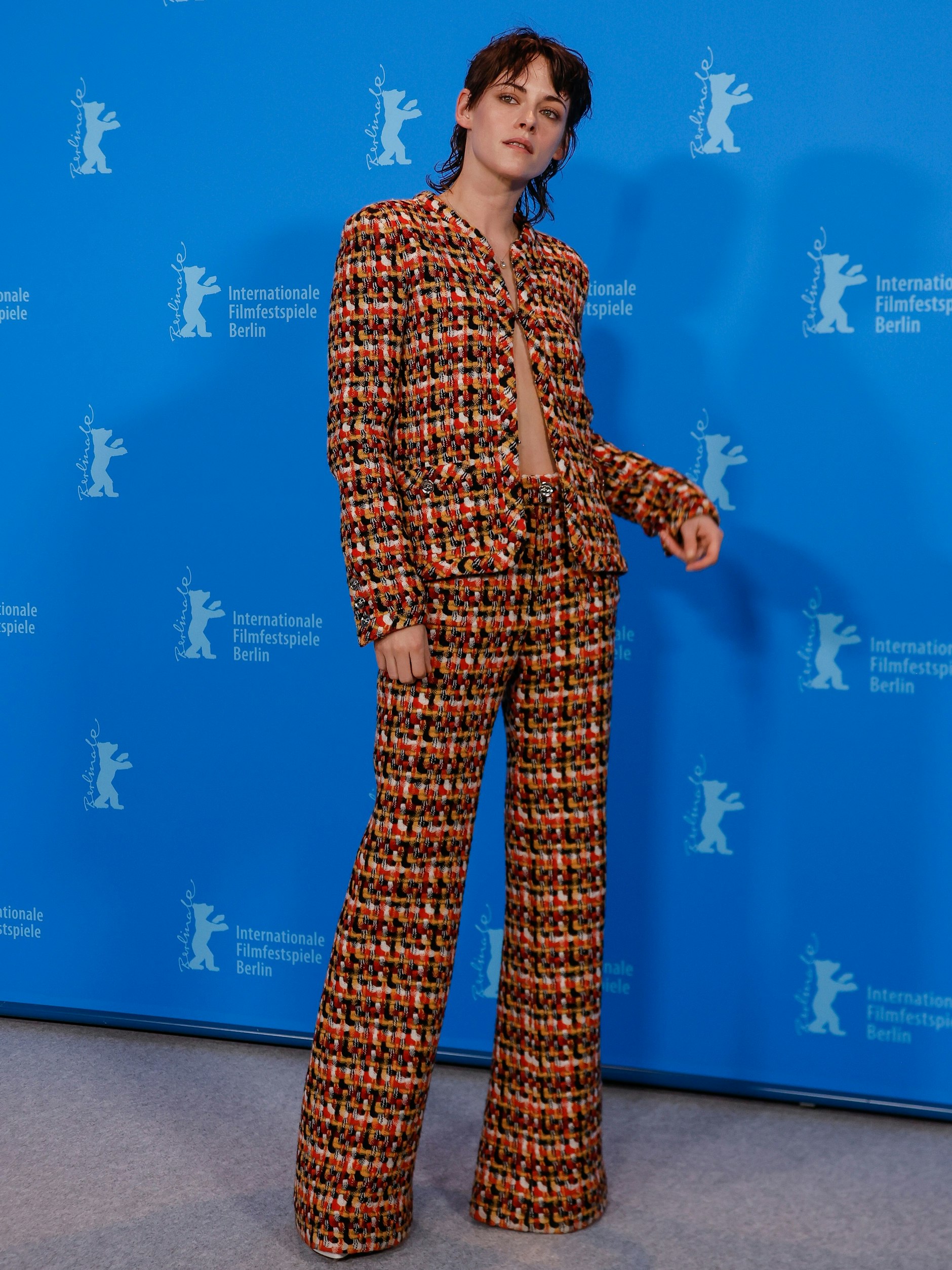 Stylische Pose: Kristen Stewarts erster Berlinale-Auftritt als Jury-Präsidentin.